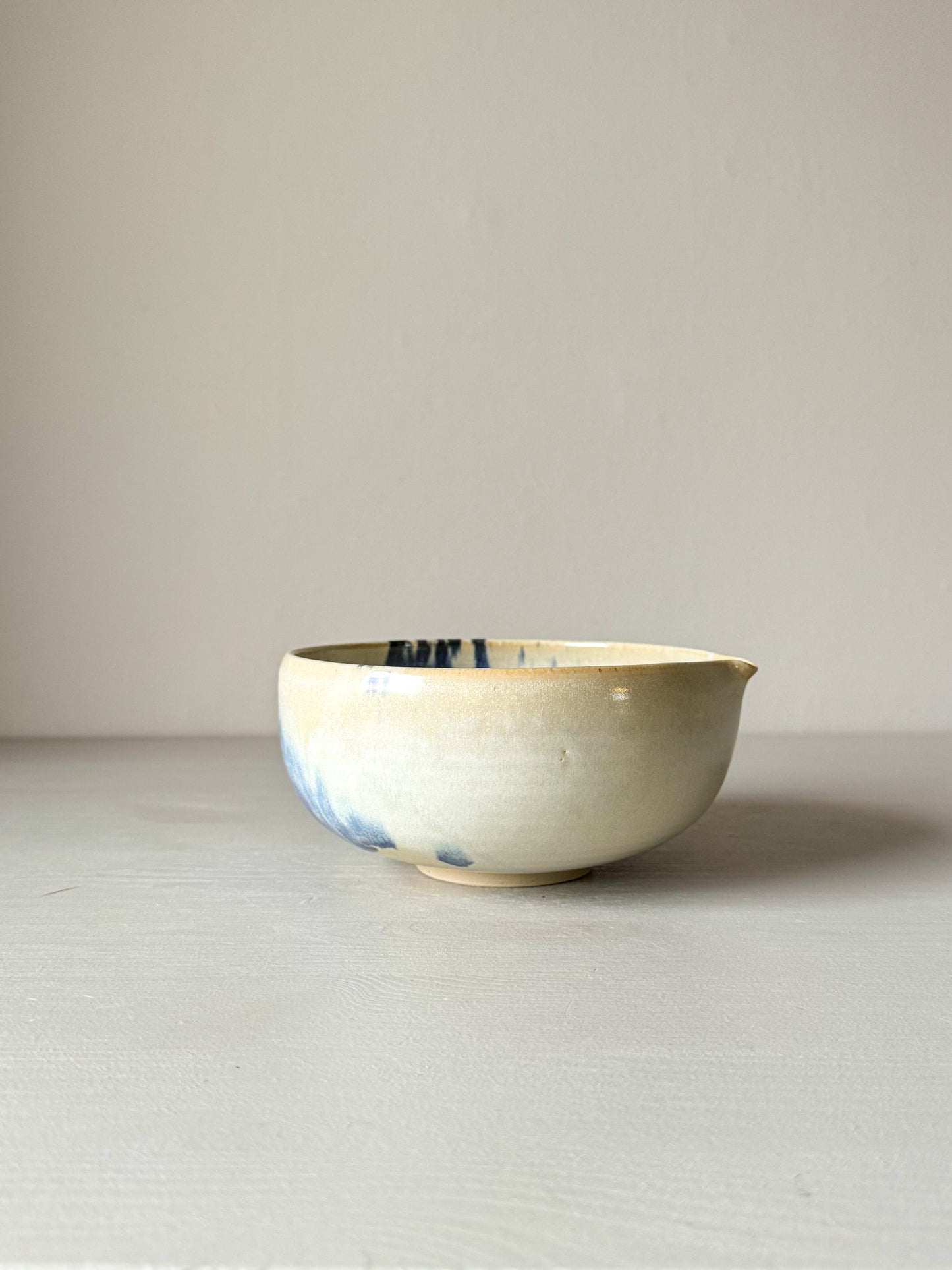 Matcha bowl with Spout - Moonstone & Cobalt Blue