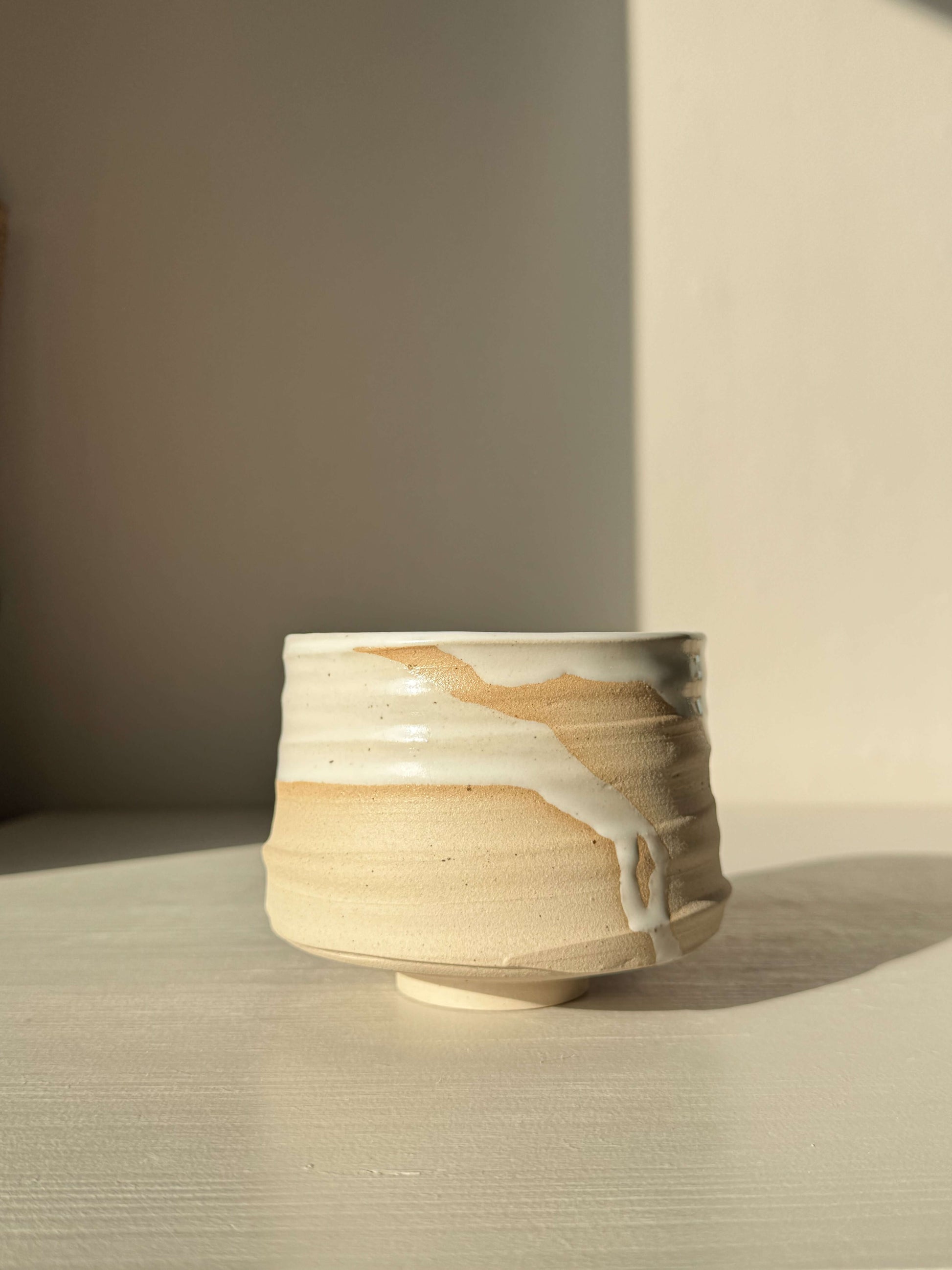 Matcha Bowl – Half Glossy White Glaze #02, handmade ceramic with speckled stoneware and tactile surface, showing rhythmic wheel patterns.