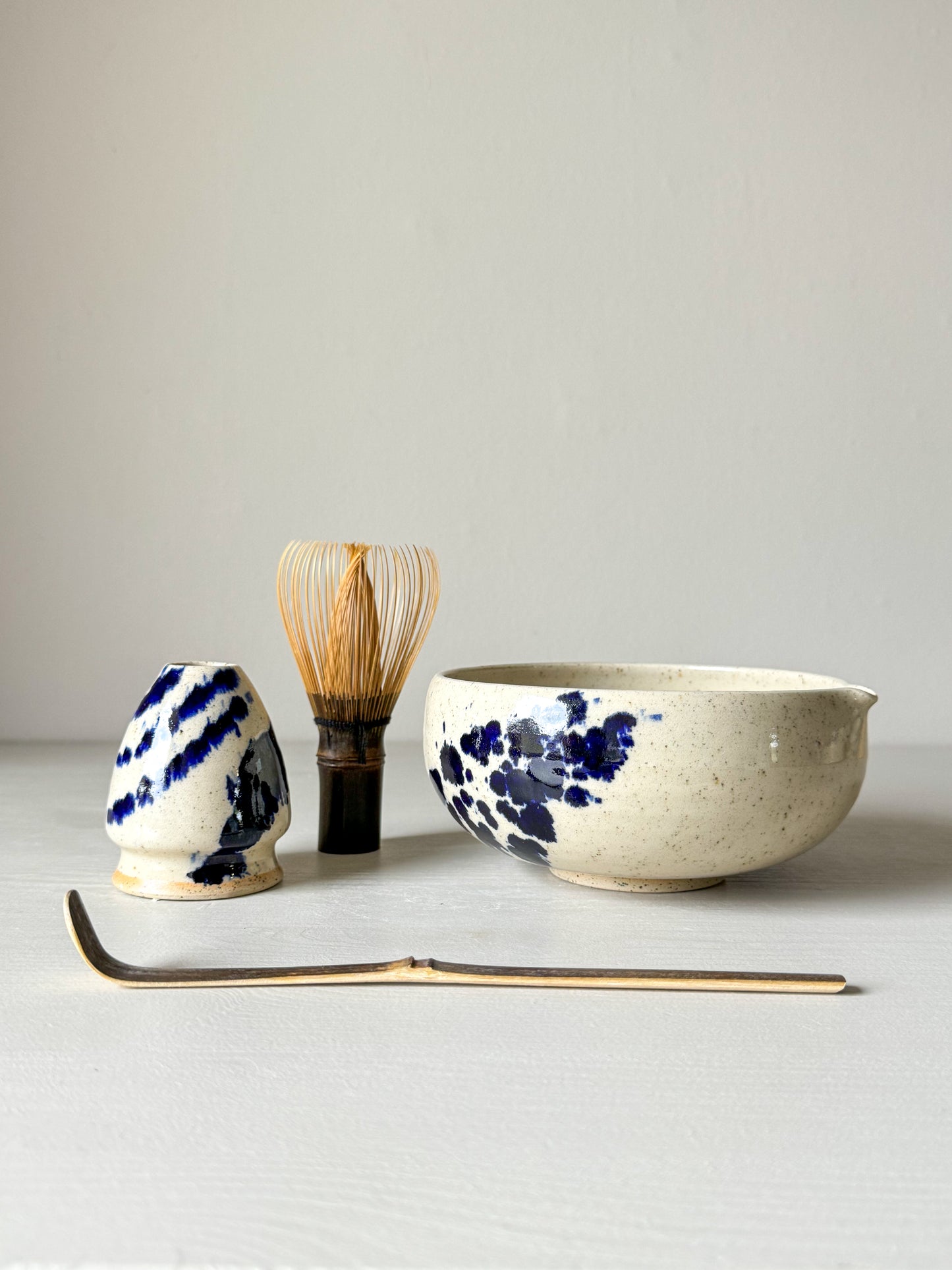 Matcha bowl with spout - Clear glaze & Cobalt blue 01