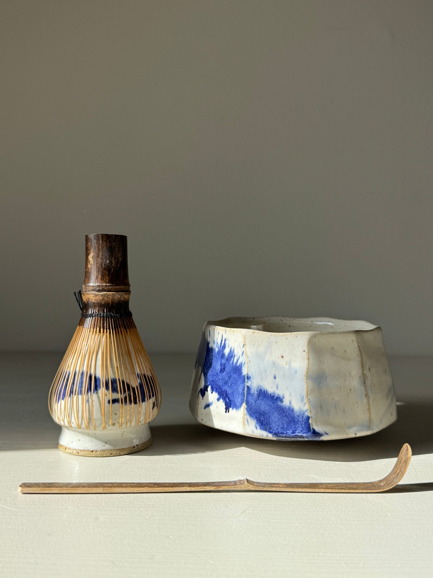 Faceted Matcha Bowl – Cobalt Blue & Glossy White Glaze #04