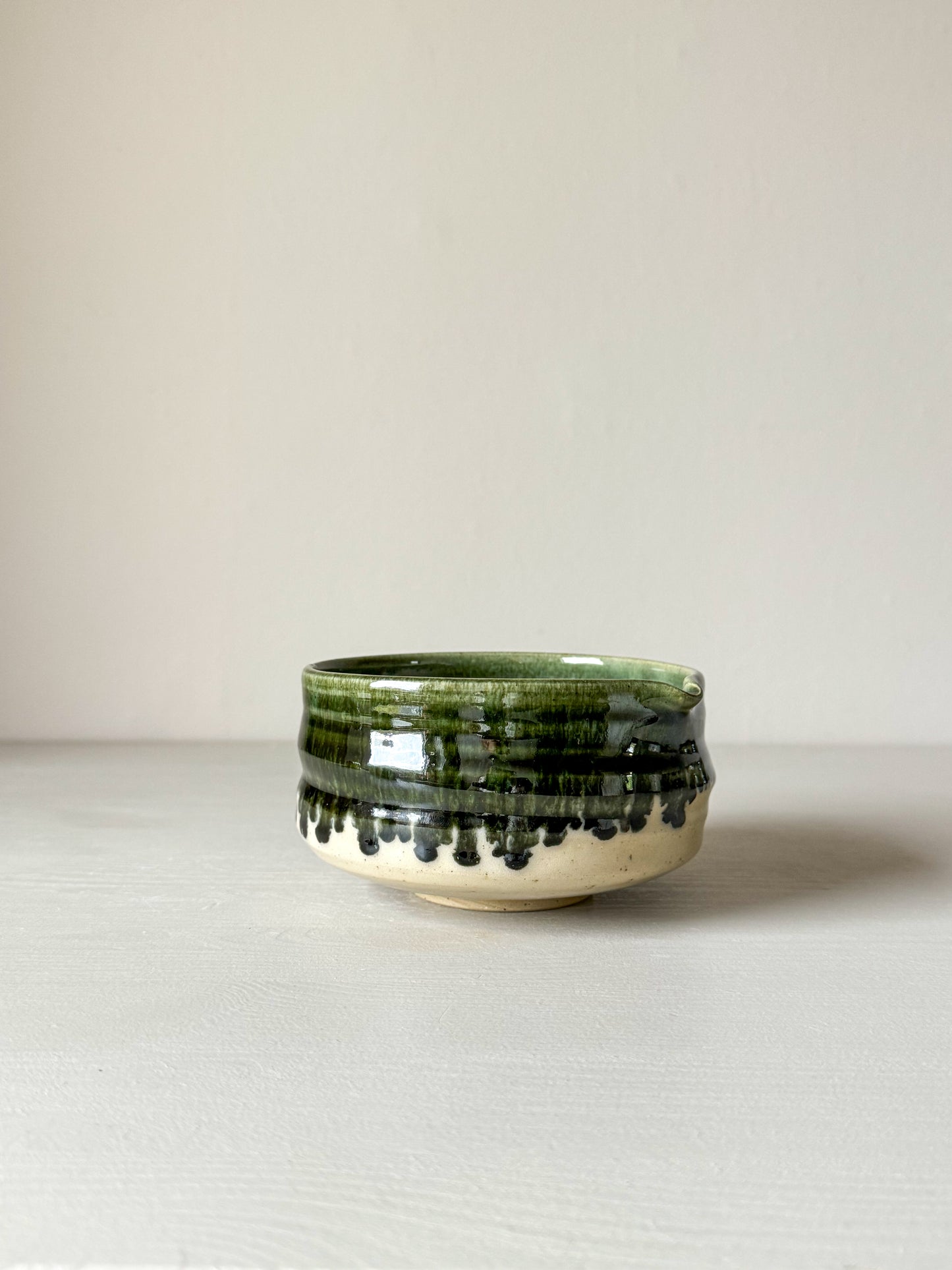 Matcha bowl with spout - Clear glaze & Green Rim 01