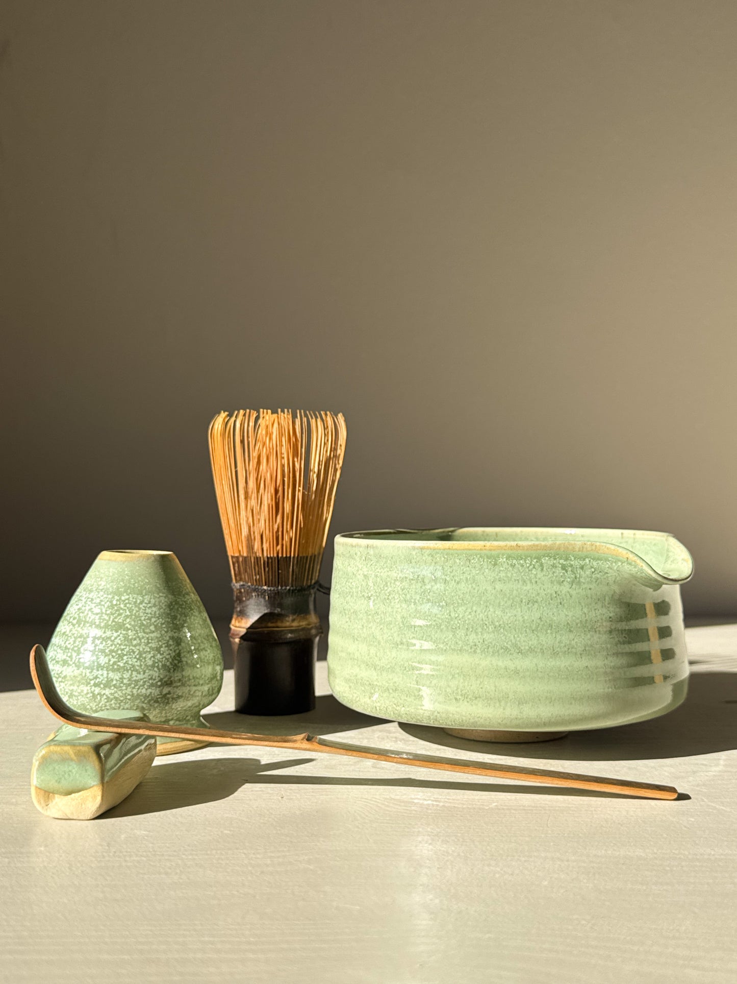 Matcha Kom met Schenktout - Sage Glazuur #03