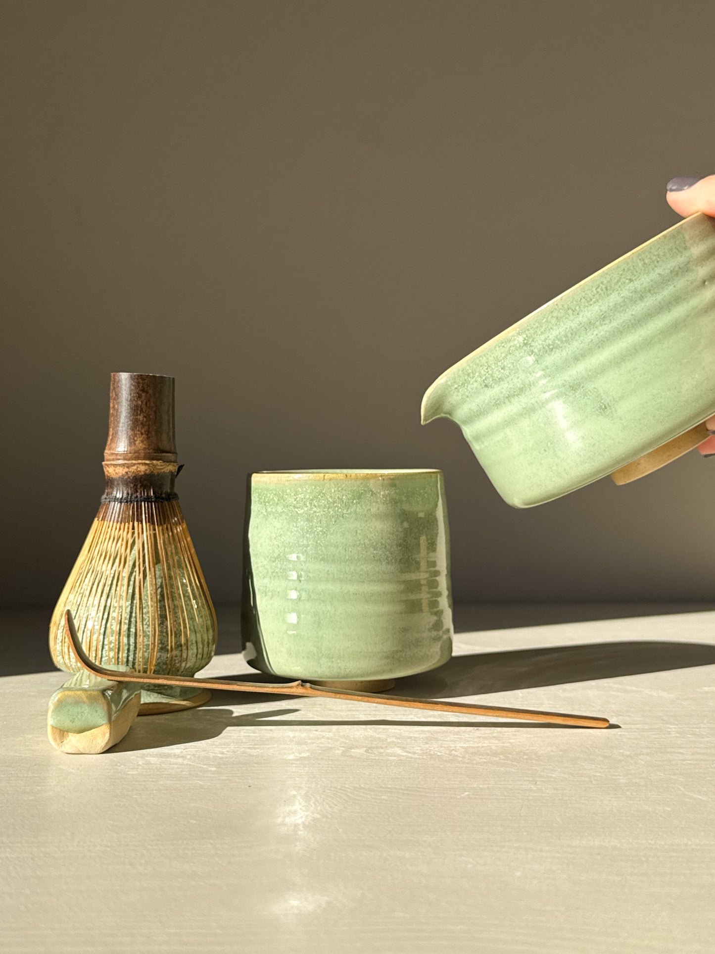 Matcha Kom met Schenktout - Sage Glazuur #01