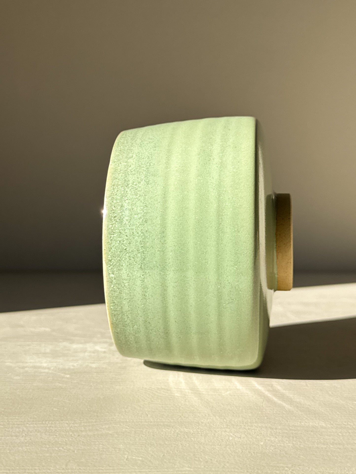 Matcha Kom met schenktout - Sage Glazuur #02