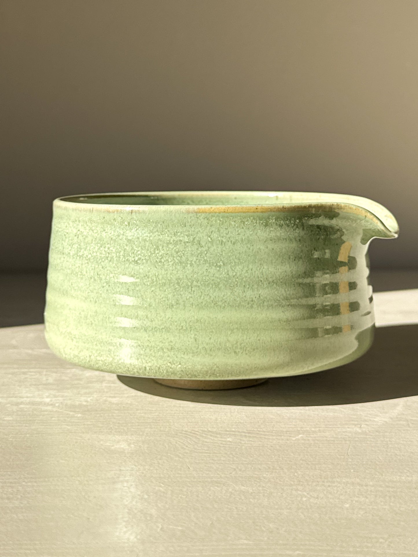 Matcha Kom met Schenktout - Sage Glazuur #03