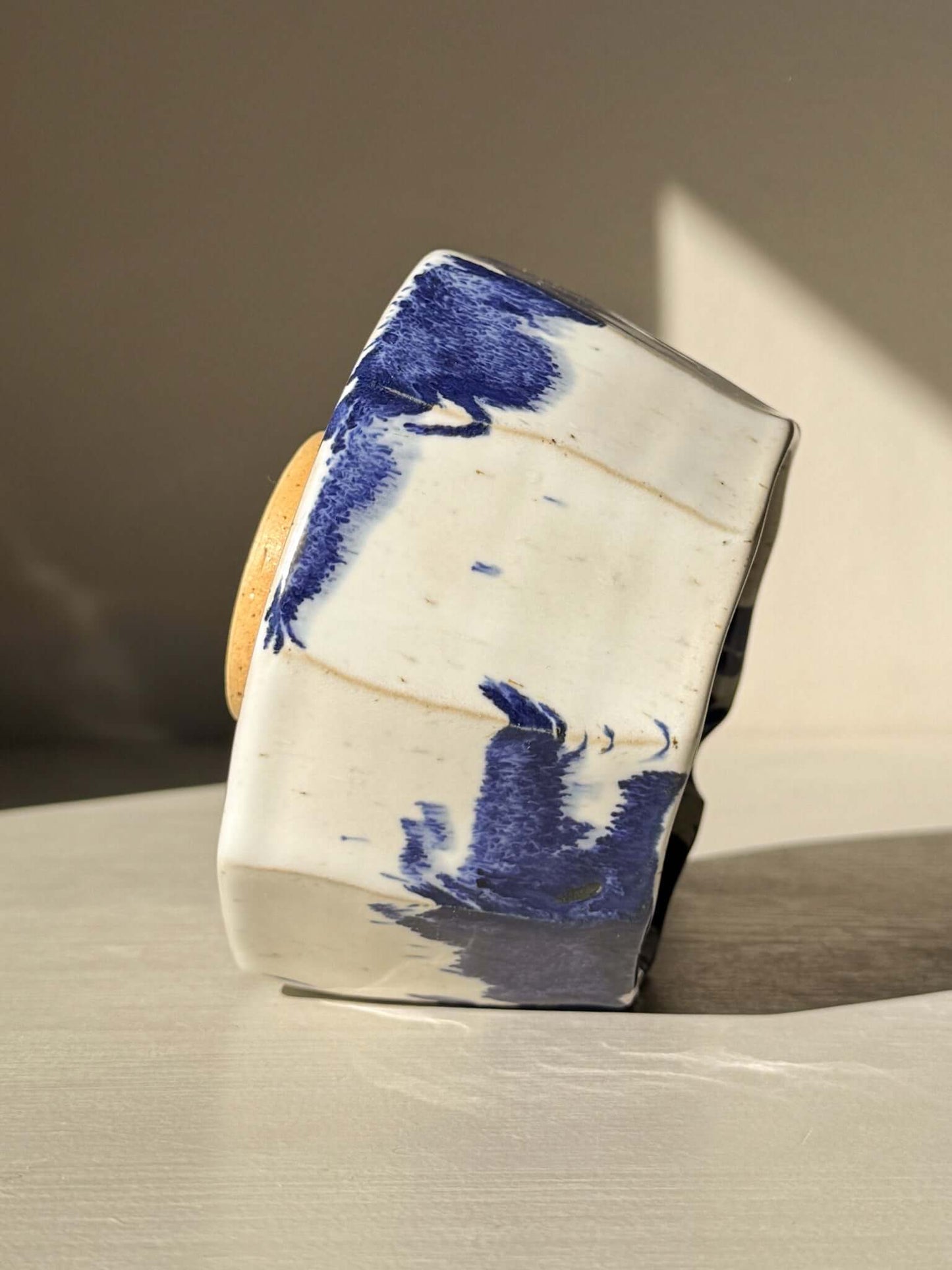 Faceted Matcha Bowl with Spout – White & Blue #01