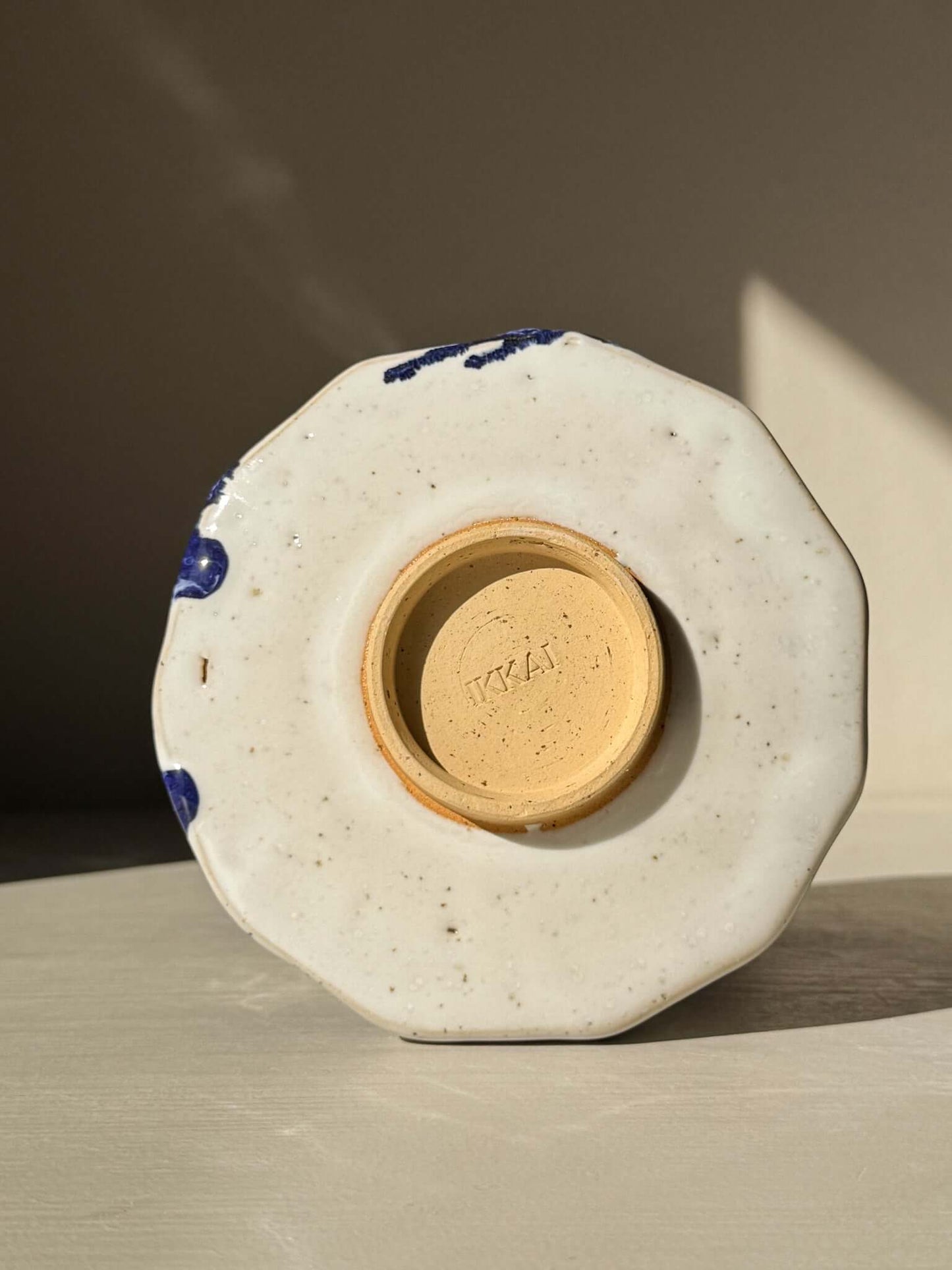 Faceted Matcha Bowl with Spout – White & Blue #02