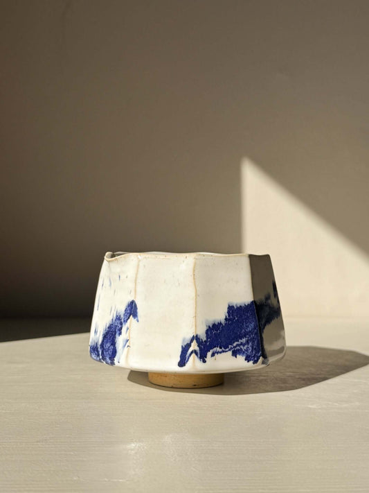 Faceted Matcha Bowl with Spout – White & Blue #05