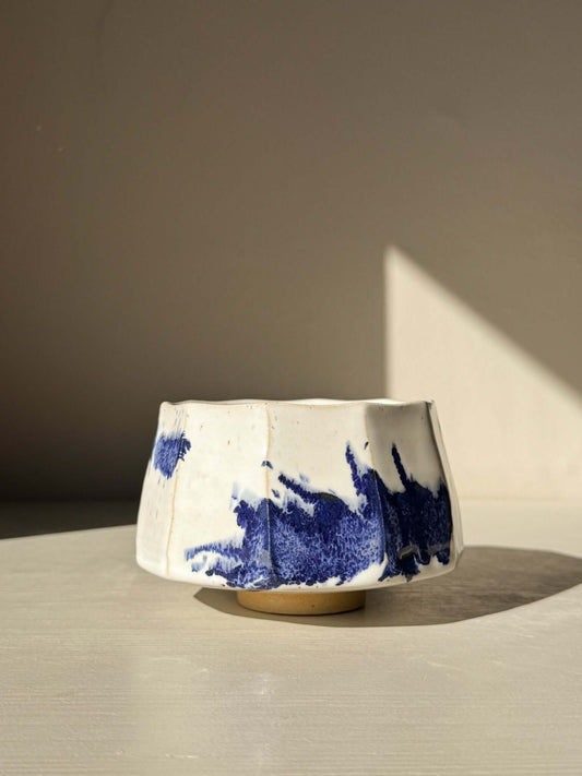 Matcha kom met facetten - Kobaltblauw & Glanzend Wit Glazuur #01