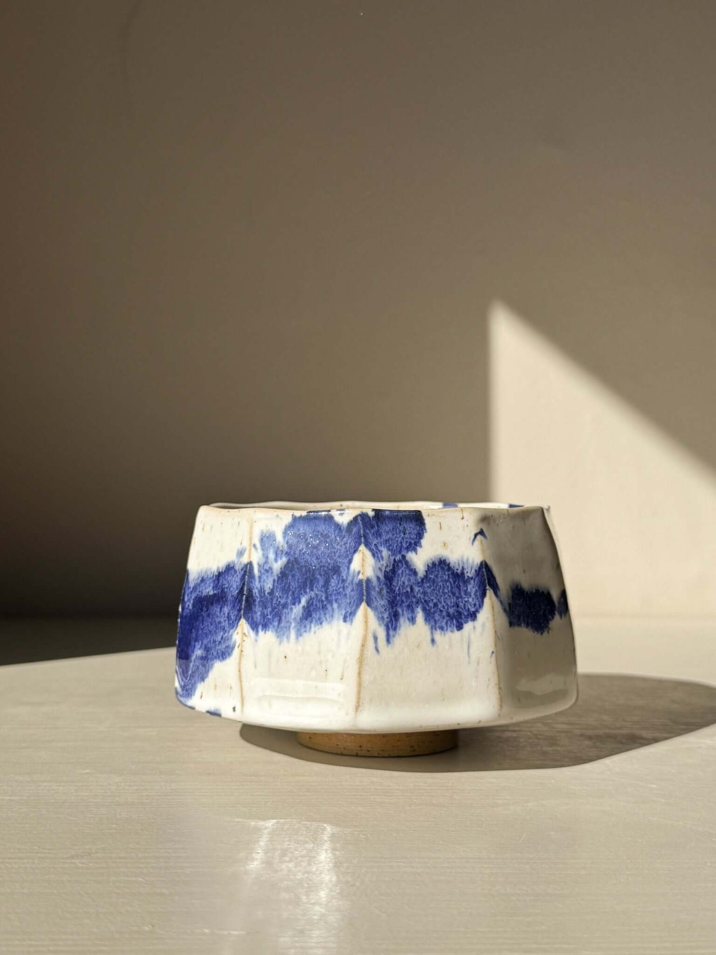 Faceted Matcha Bowl – White & Blue #03