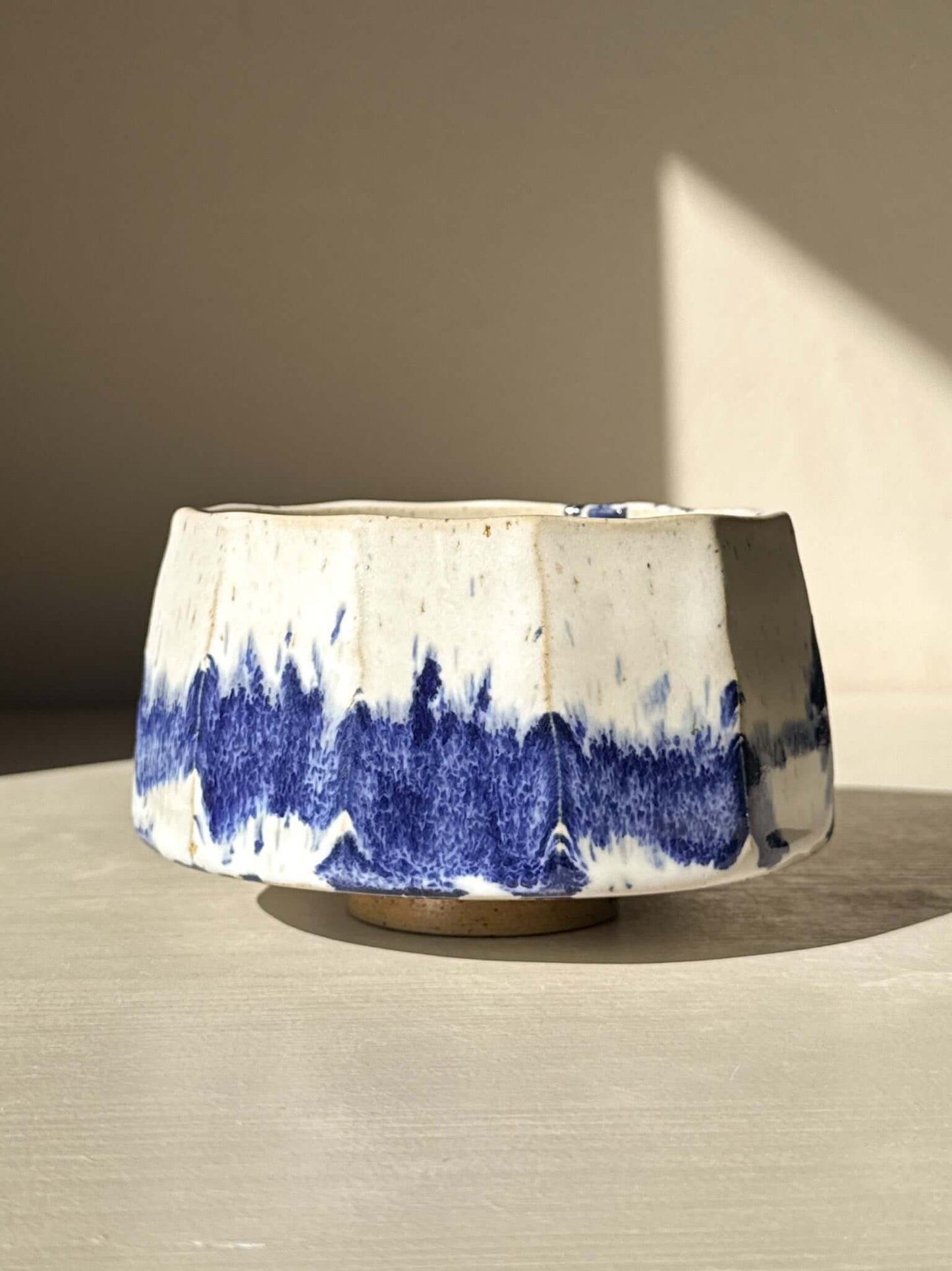 Faceted Matcha Bowl – White & Blue #03
