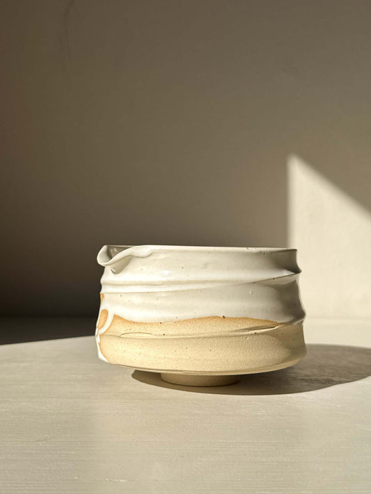 Matcha Bowl with Spout – Glossy White #01, speckled stoneware with white glaze and visible clay texture, side view
