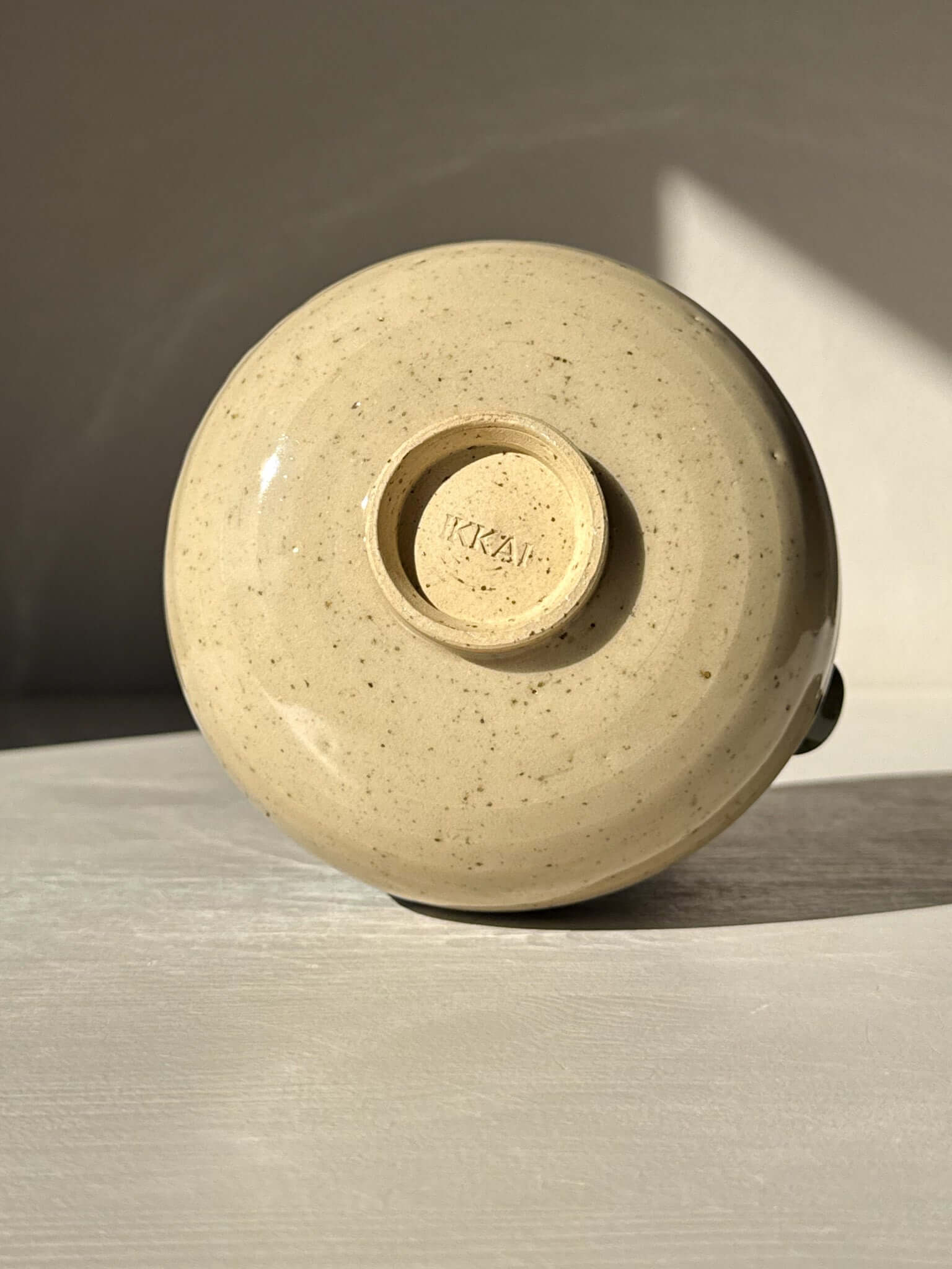 Bottom view of Matcha Bowl with Spout - Green Rim #06 showcasing its smooth finish and craftsmanship.