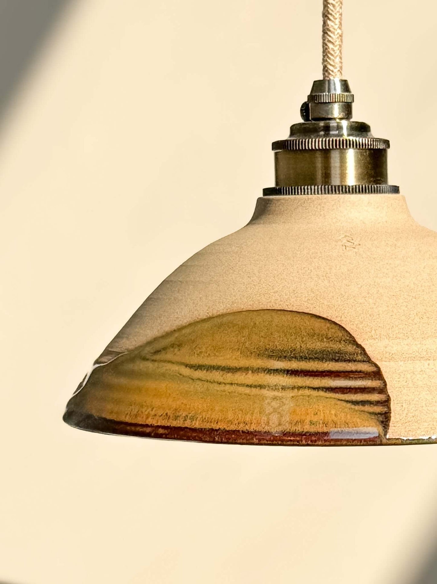 Ceramic Lamp Shade – Inyo #03 with glazed bronze and amber tones, highlighting the natural and timeless design with glossy finish.