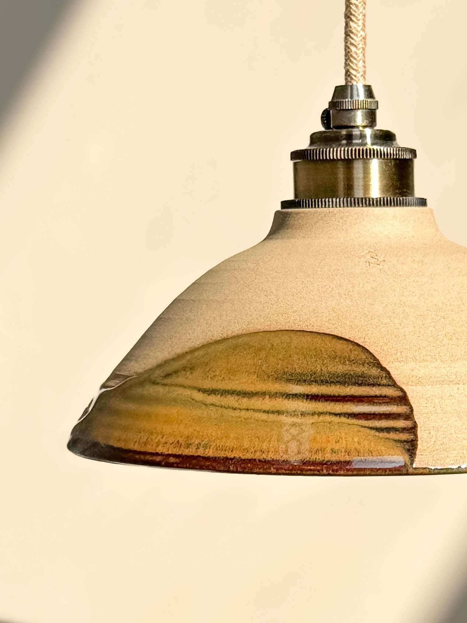 Ceramic Lamp Shade – Inyo #03 with glazed bronze and amber tones, highlighting the natural and timeless design with glossy finish.