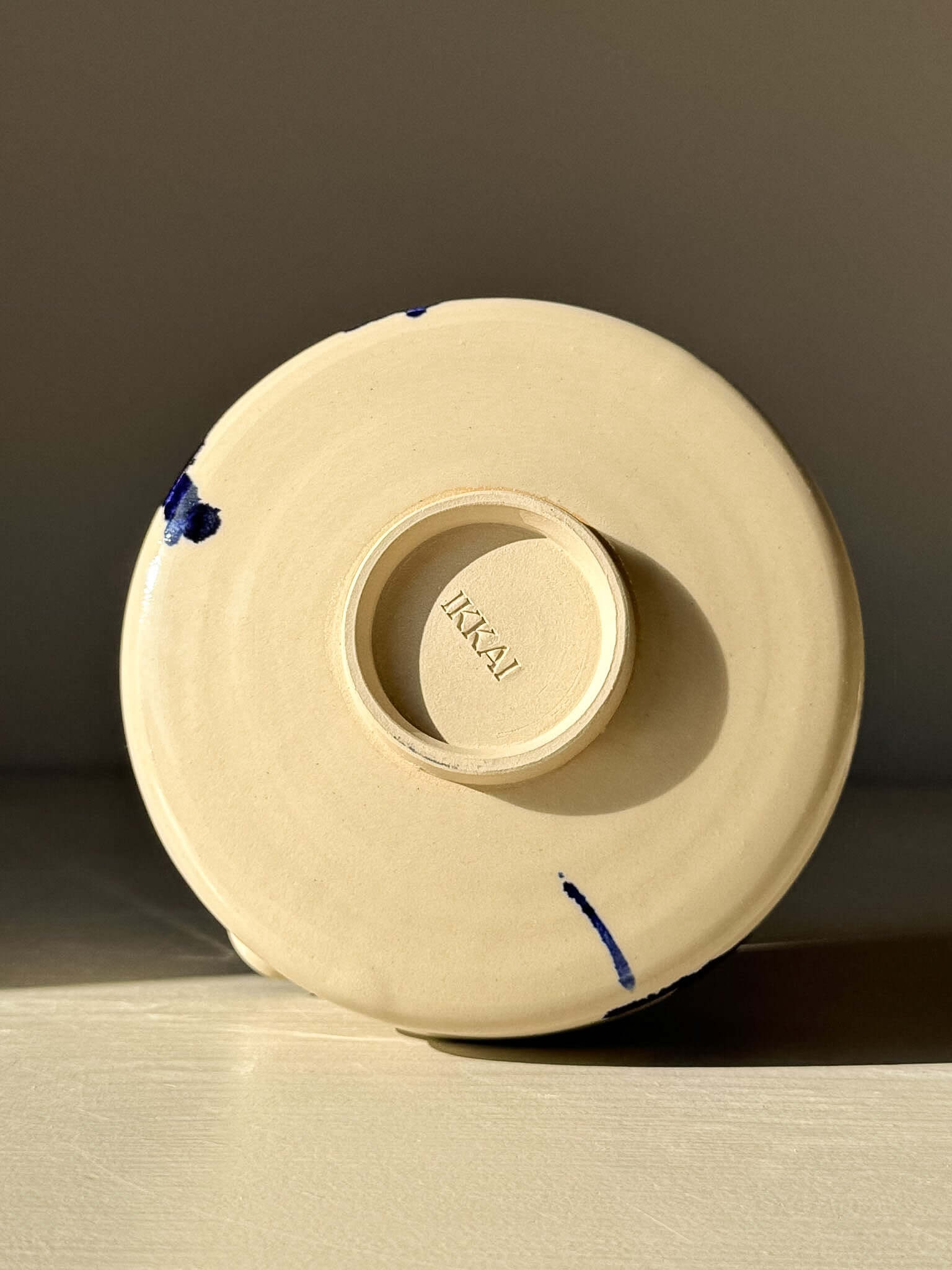 Bottom view of Matcha Bowl with Spout – Gosu #03, showing its raised foot design