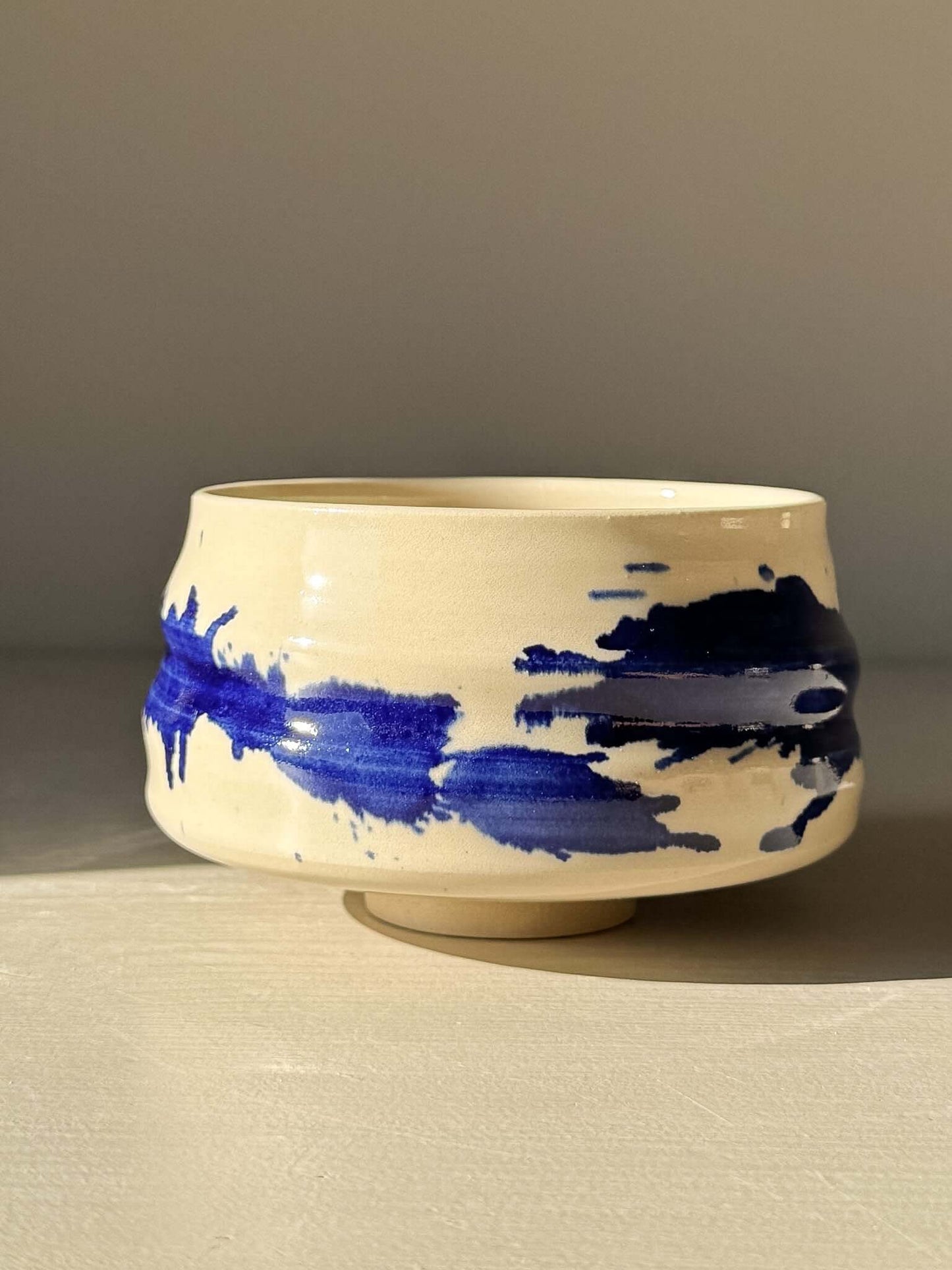 Handcrafted Matcha Bowl – Gosu Series #03 with cobalt glaze design