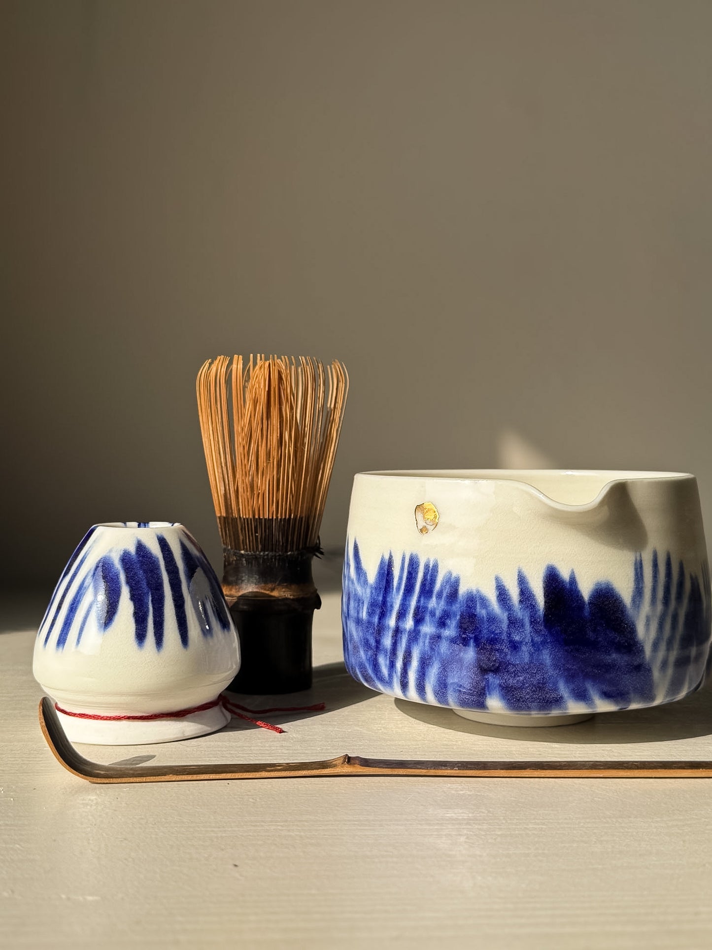 Porcelain Matcha Bowl – Cobalt & Gold Lustre #02