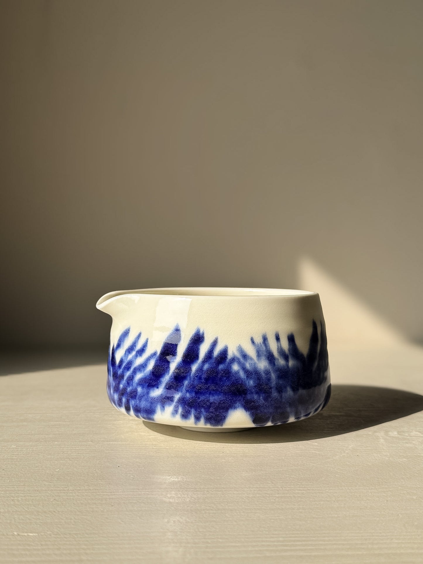 Porcelain Matcha Bowl – Cobalt & Gold Lustre #01