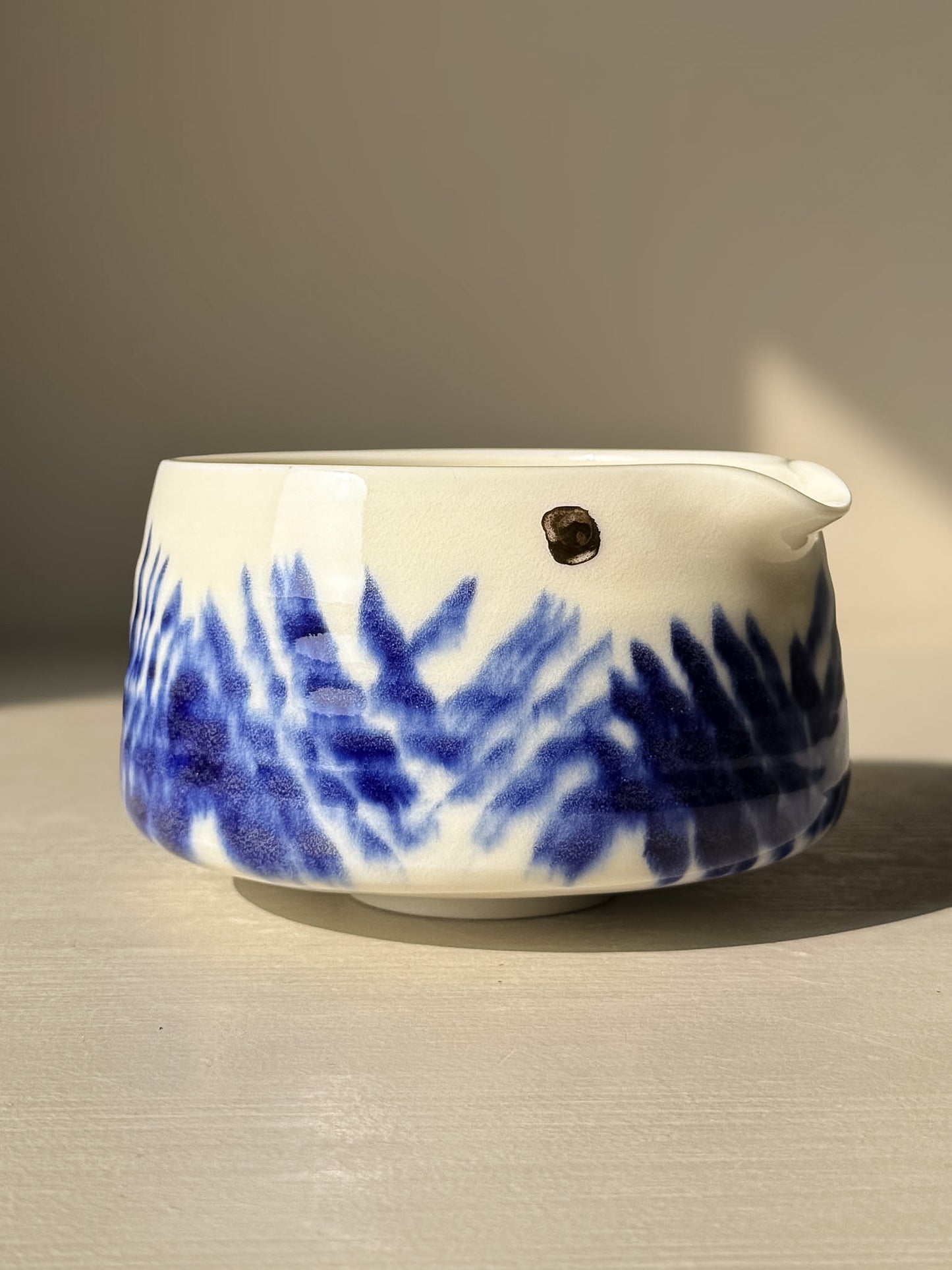 Porcelain Matcha Bowl – Cobalt & Gold Lustre #01