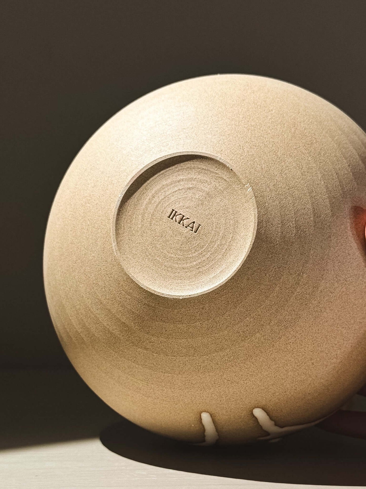 Orb Vase – Yuki #01, showcasing the unique glaze and round design of the handcrafted vessel from IKAI.