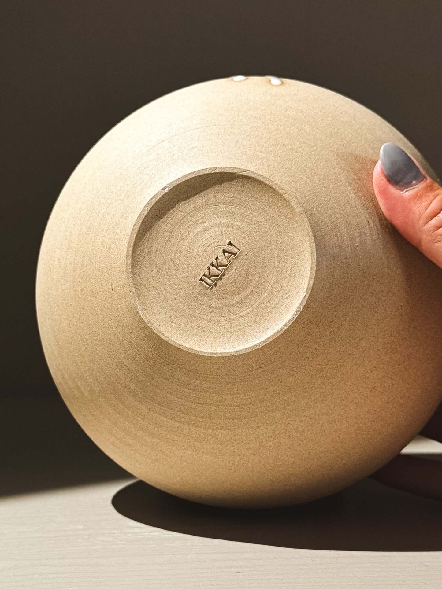 Orb Vase – Yuki #03 displayed from the bottom showing the IKKA logo imprint.