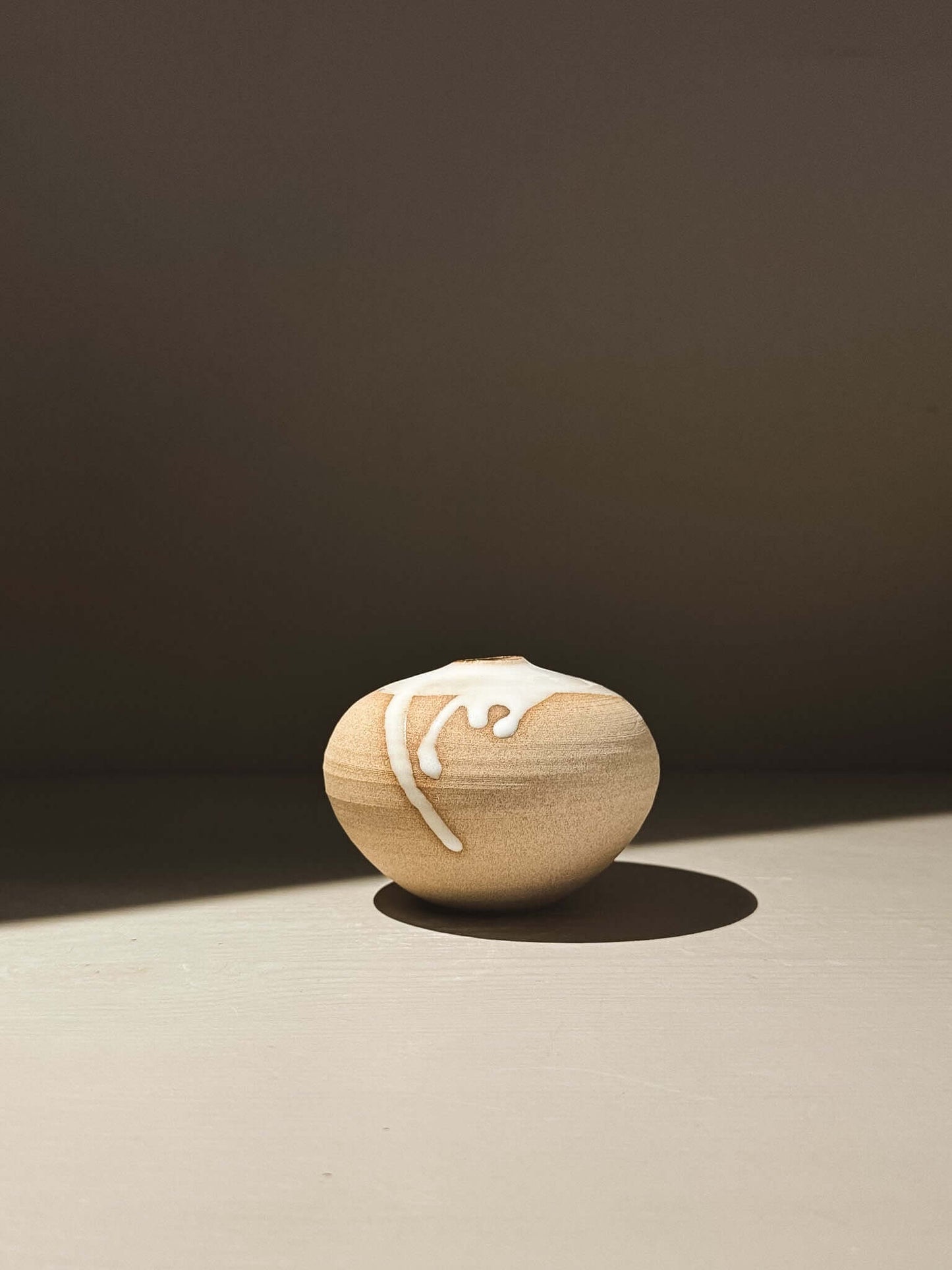Orb Vase – Yuki #07 featuring a soft spherical form with unique glaze patterns.