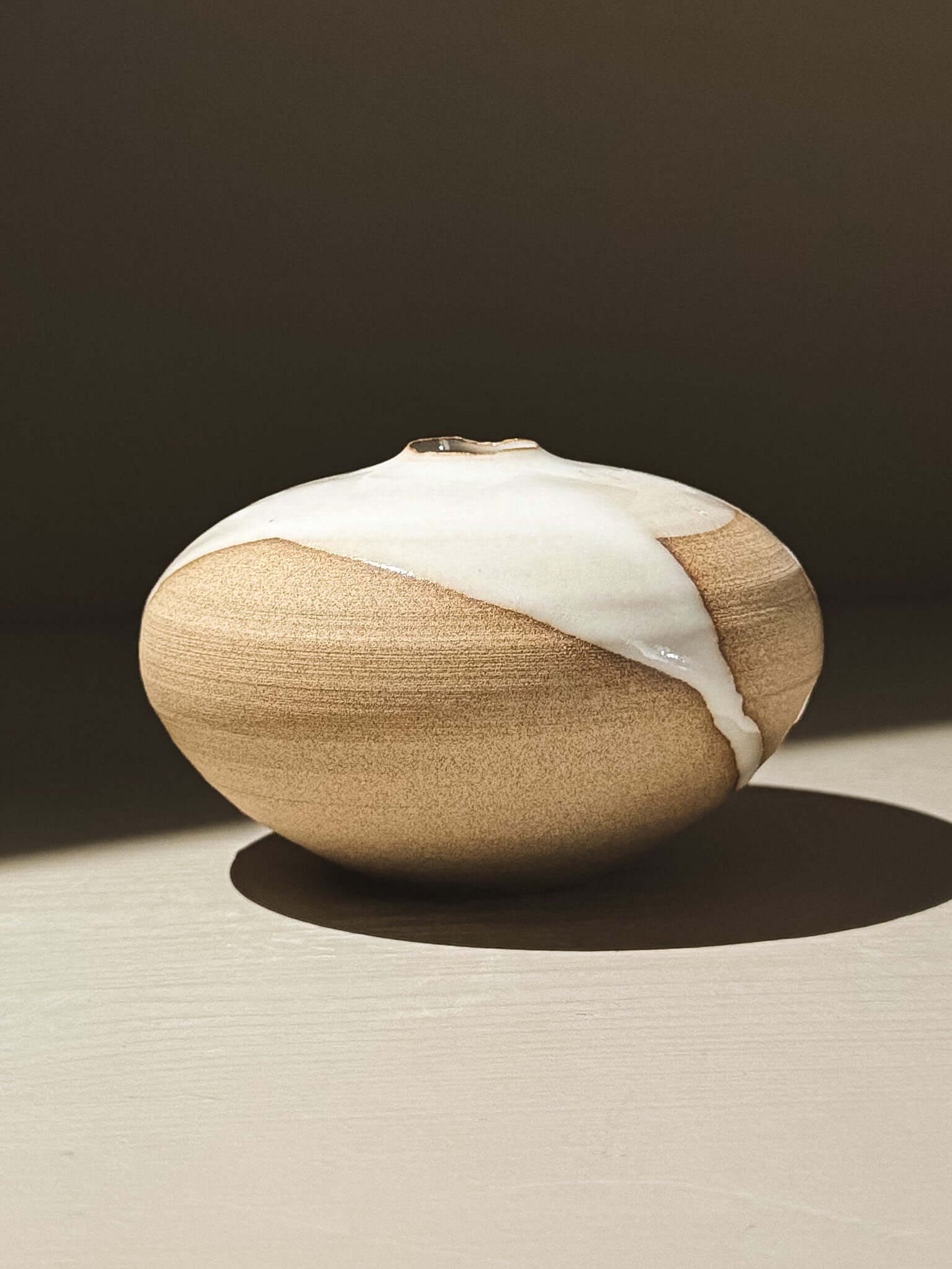 Orb Vase – Yuki #08 with organic glaze patterns and soft spherical form, showcasing unique texture and design.