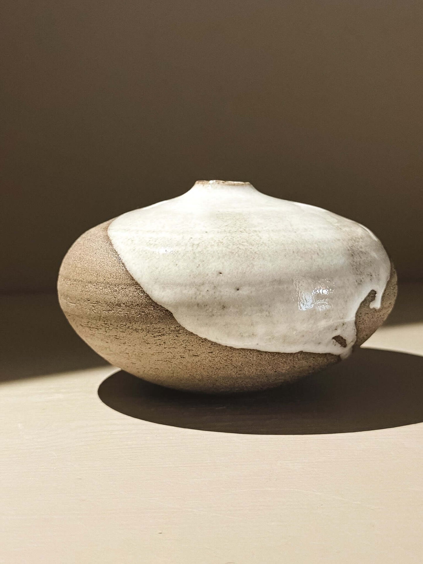 Orb Vase –Yuki Ash #02 showcasing unique glaze patterns and a soft spherical form.