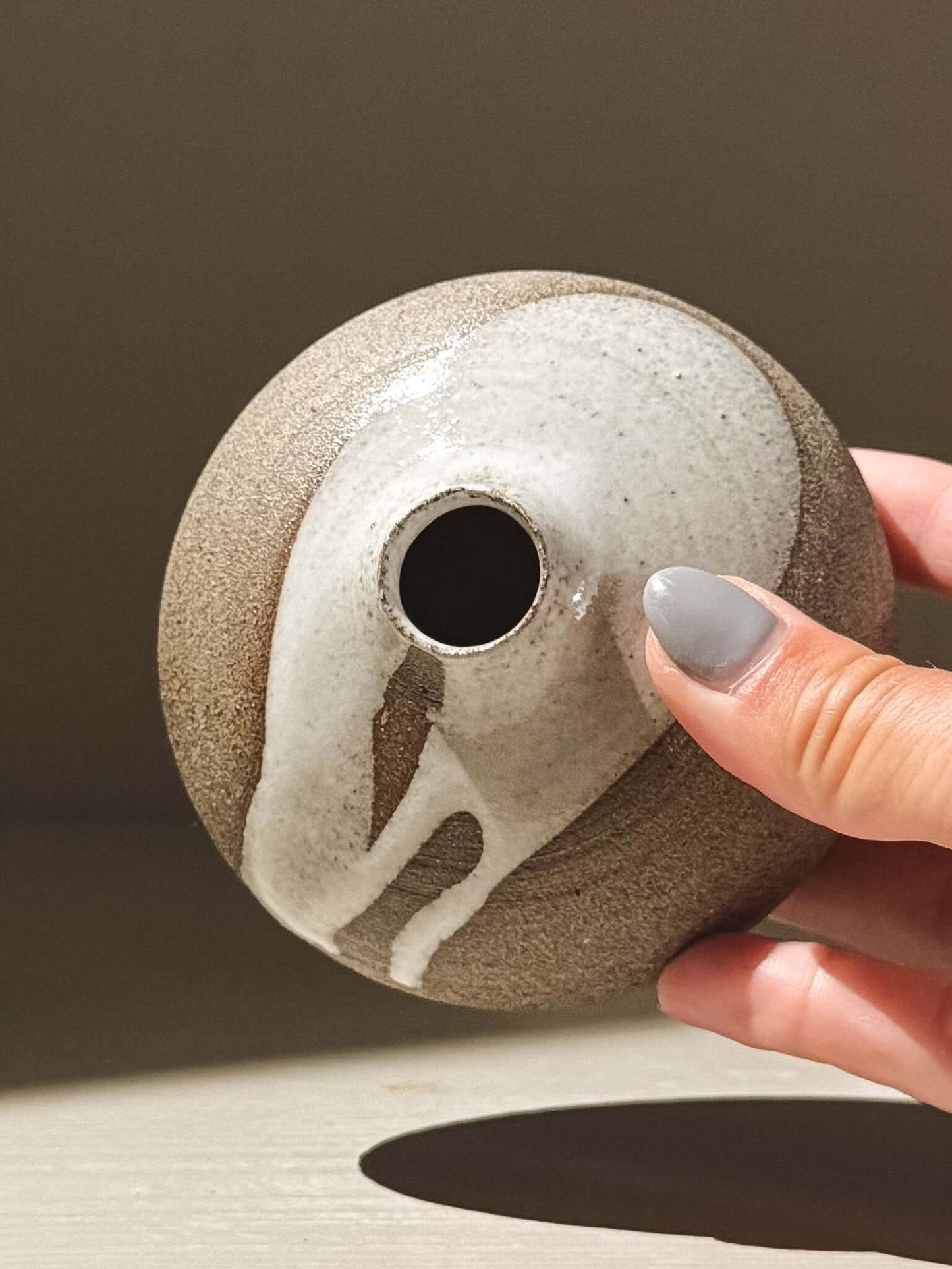 Handmade ceramic Japanese orb vase – Yuki Ash #13 with unique glaze patterns and soft spherical form.