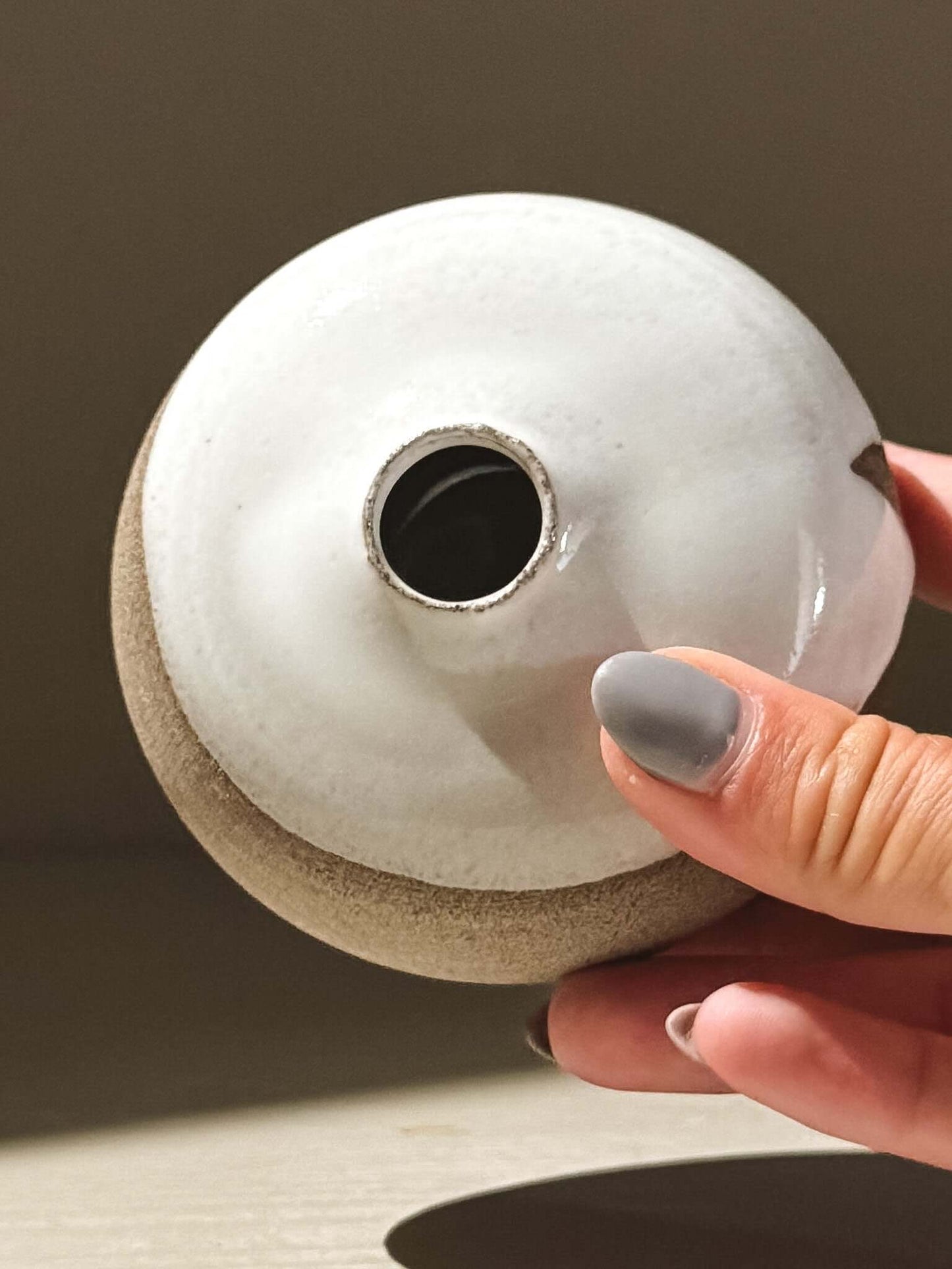 Handmade ceramic Japanese orb vase – Yuki Ash #14 with smooth glaze and soft spherical form.