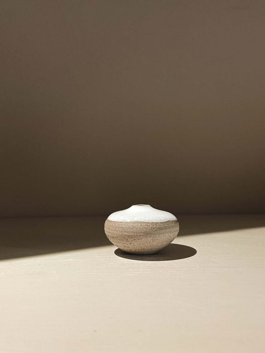 Handmade ceramic Japanese orb vase – Yuki Ash #15 with unique glaze patterns and soft spherical form.