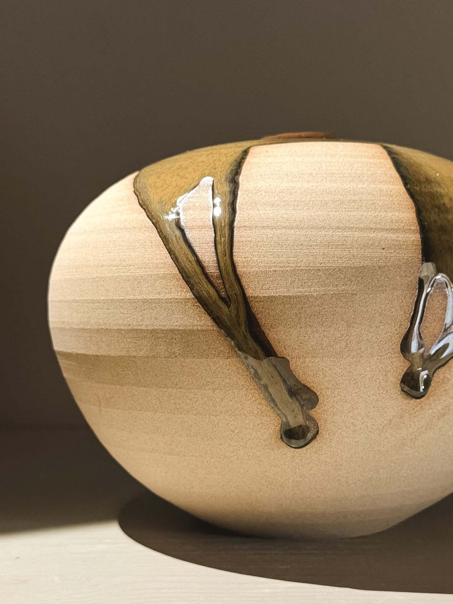 Orb Vase – Tenmoku #01, handmade ceramic Japanese orb vase showcasing unique glaze patterns and sculptural form.