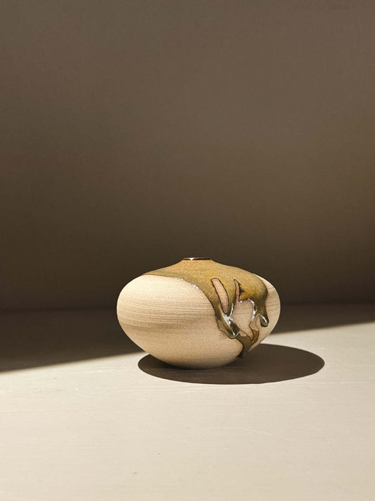 Handmade ceramic Japanese orb vase – Tenmoku #04 with unique glaze movement patterns.