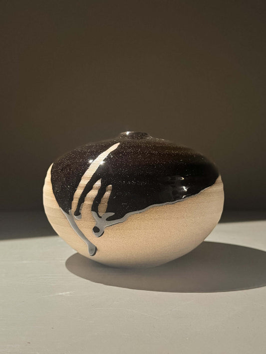 Orb Vase – Kuro #0 showcasing a unique glaze pattern and soft spherical form for a sculptural presence.
