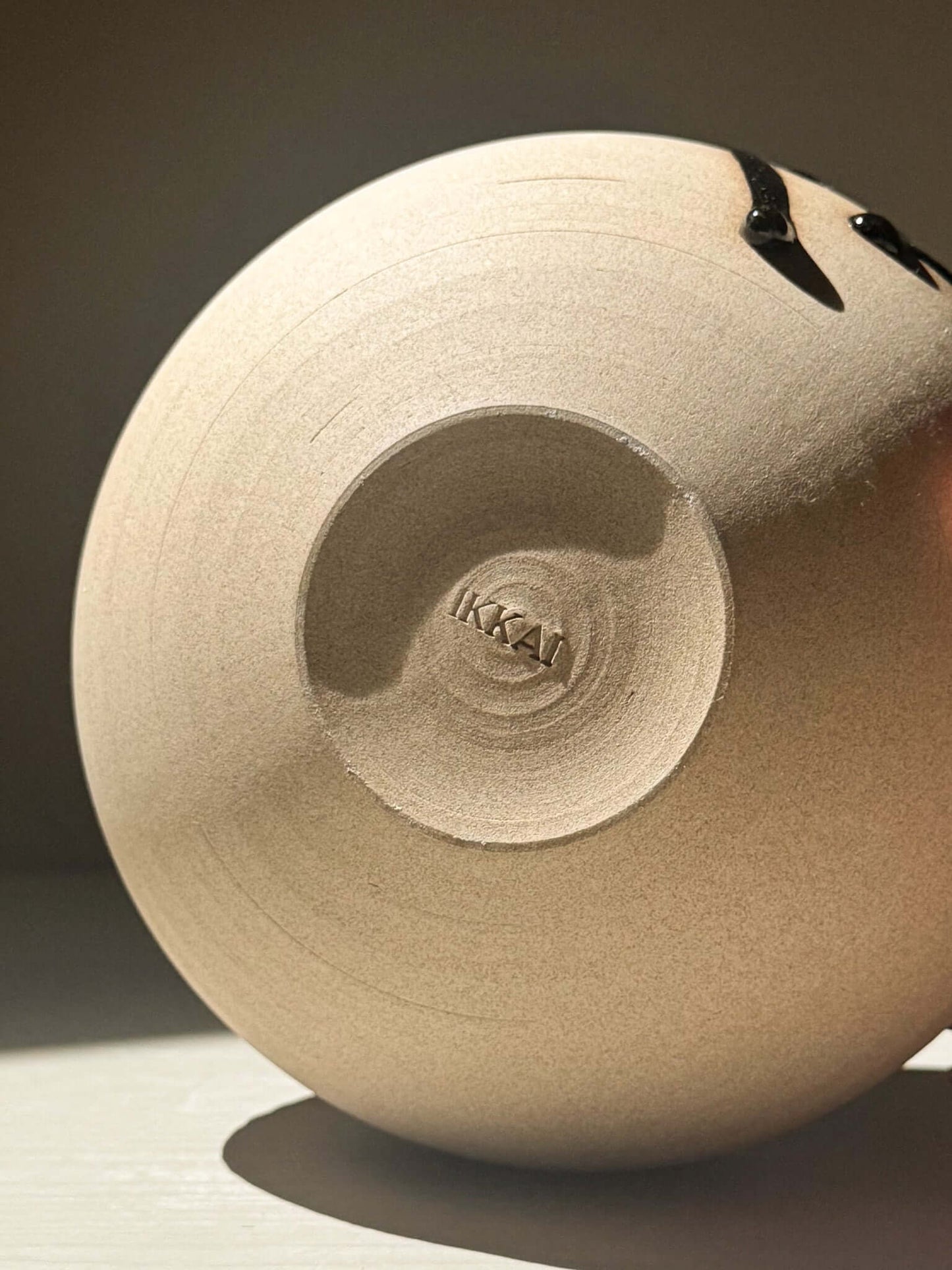 Orb Vase – Kuro #0, showing unique glaze movement and rounded shape detail.