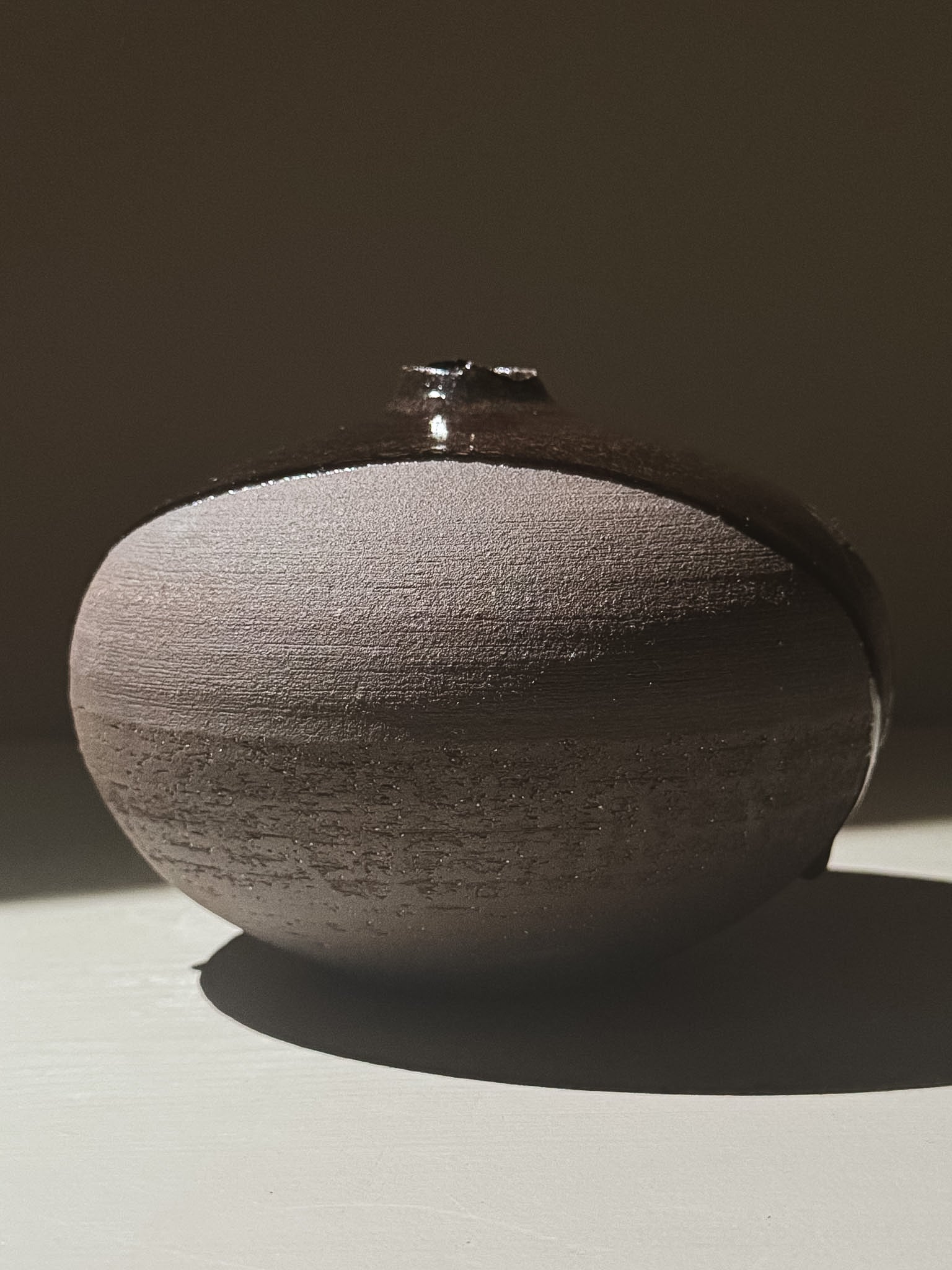 Orb Vase – Kuro Black #01 showcasing a unique rounded design with natural glaze movement and soft sculptural form.