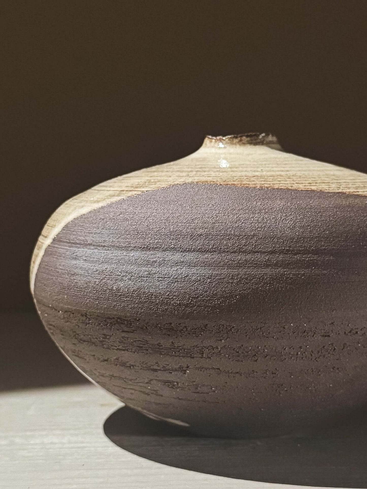 Orb Vase – Yuki Black #01 with natural glaze patterns and soft spherical shape, showcasing a calm sculptural presence.