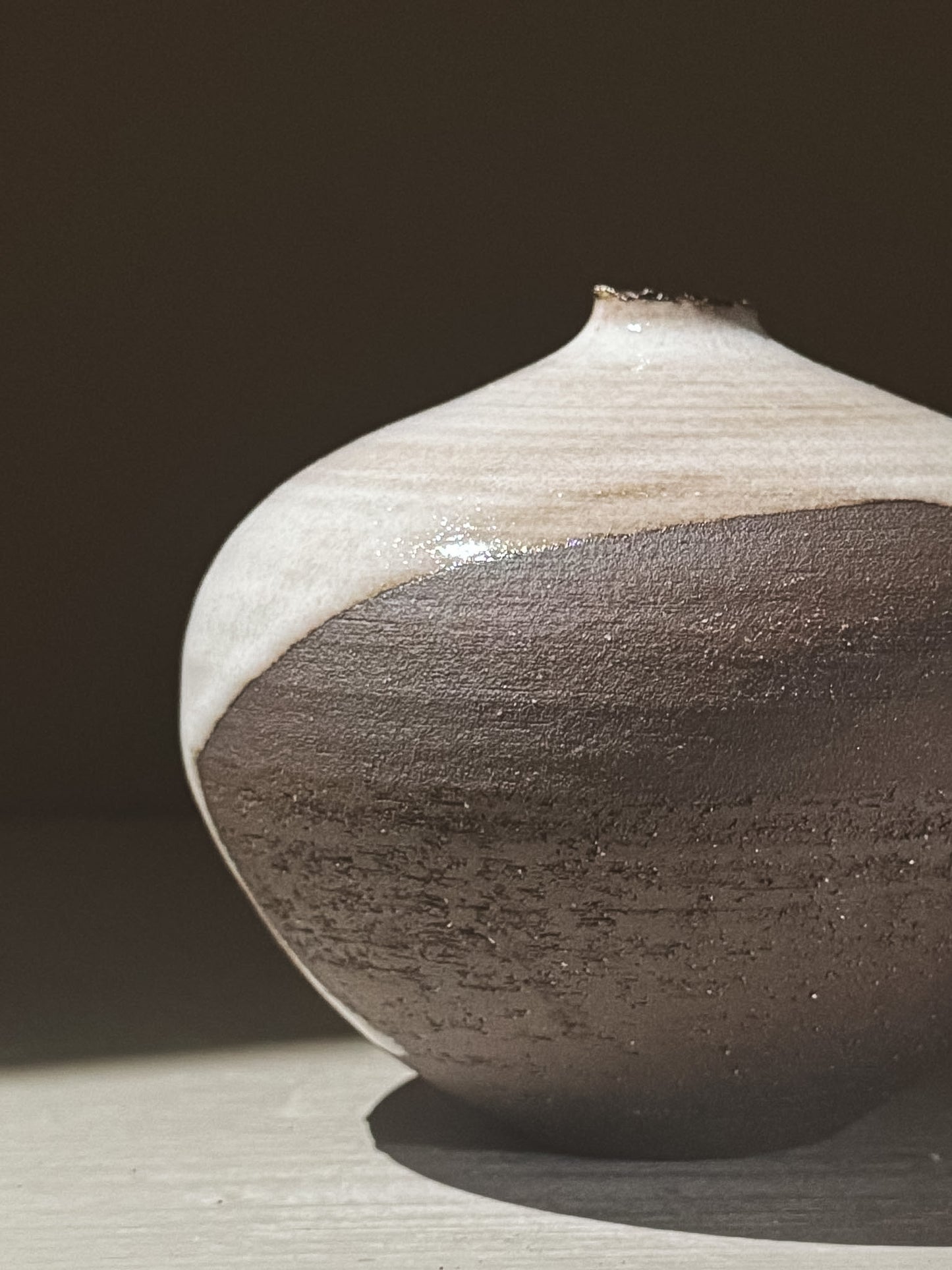 Orb Vase – Yuki Black #02 showcasing organic patterns and unique glaze movement.