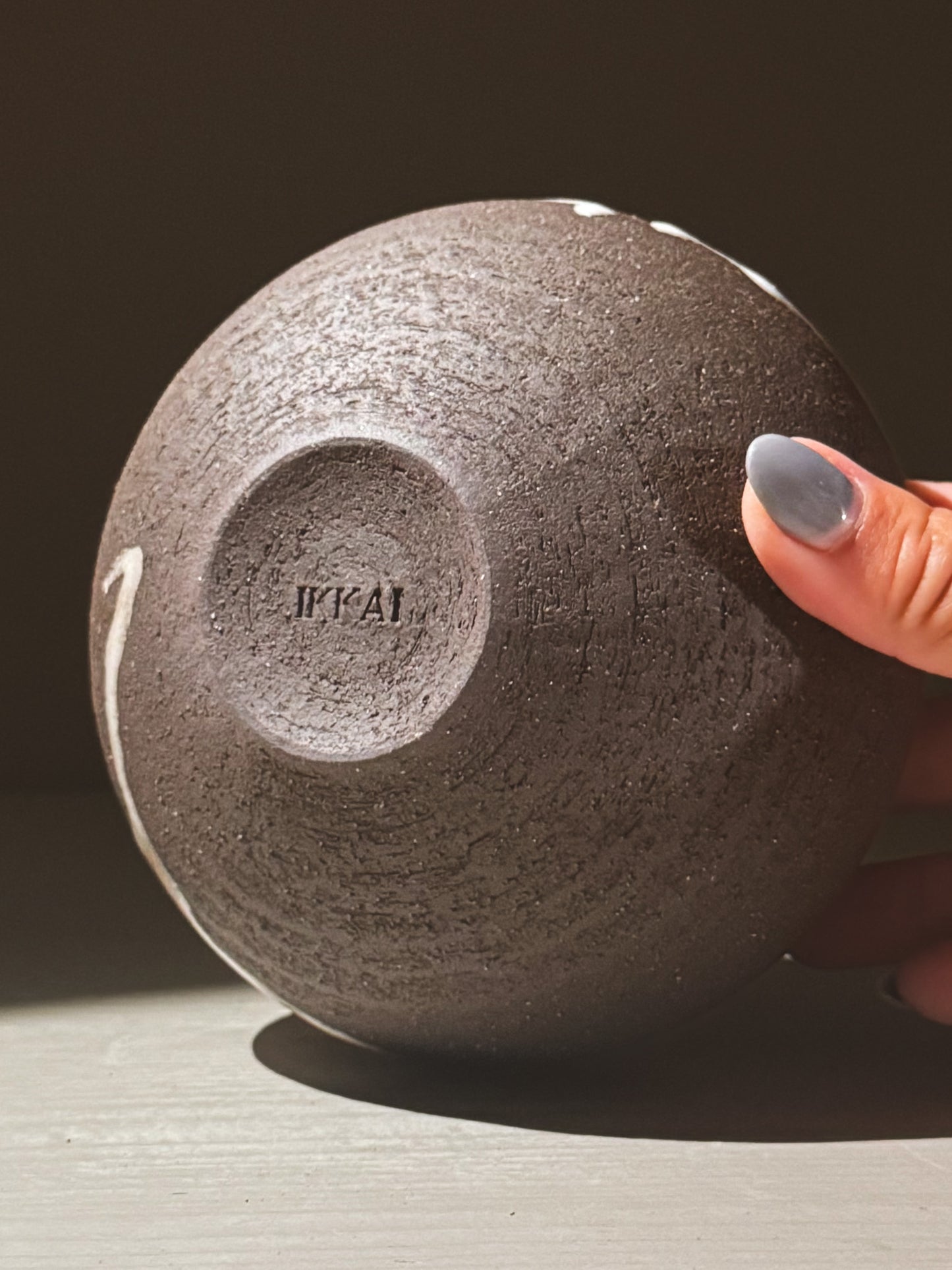 Orb Vase – Yuki Black #03, showing the unique texture and design of the base, emphasizing its sculptural form.