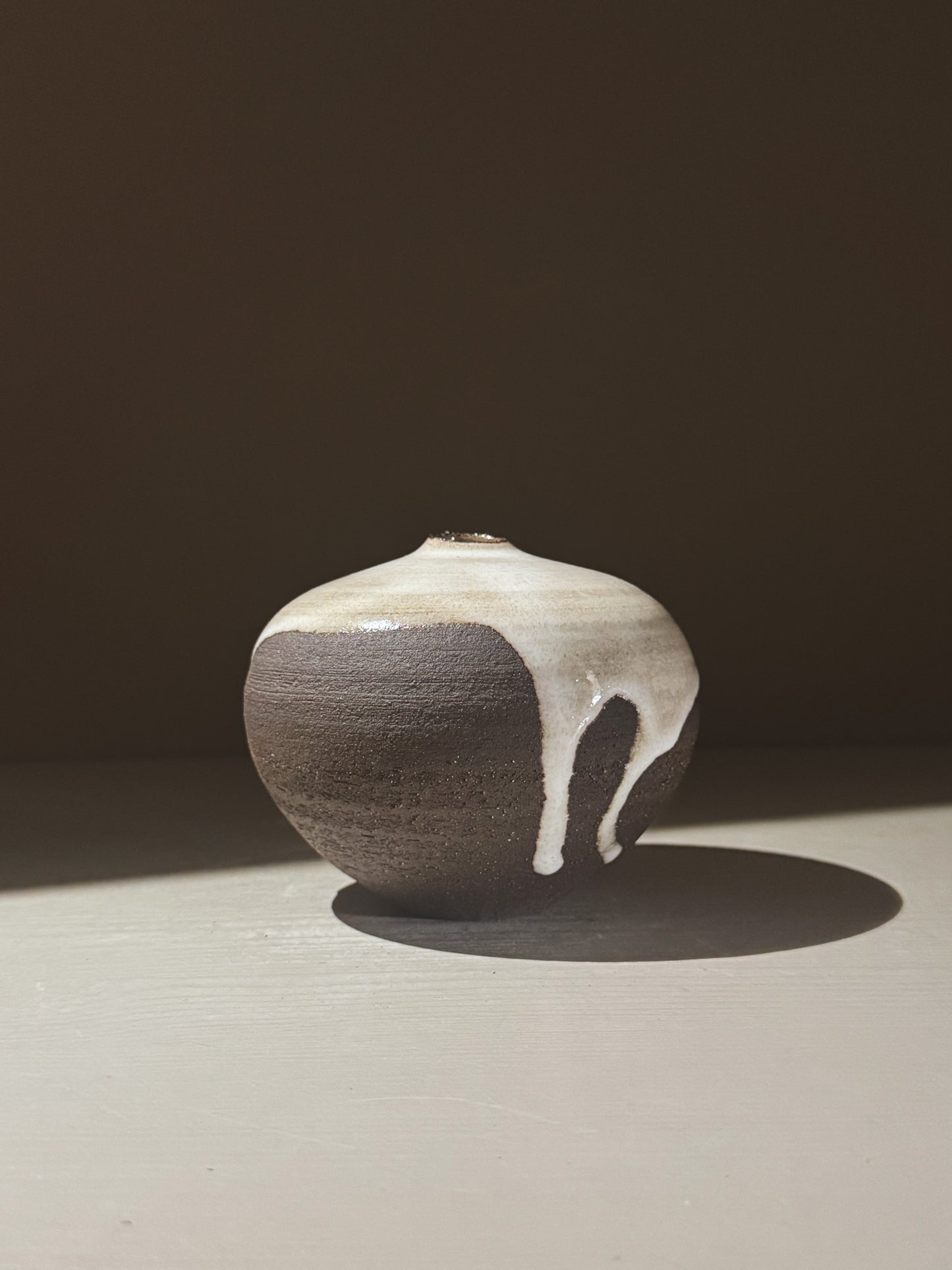Orb Vase – Yuki Black #04 featuring a unique glaze with organic patterns and soft spherical shape.