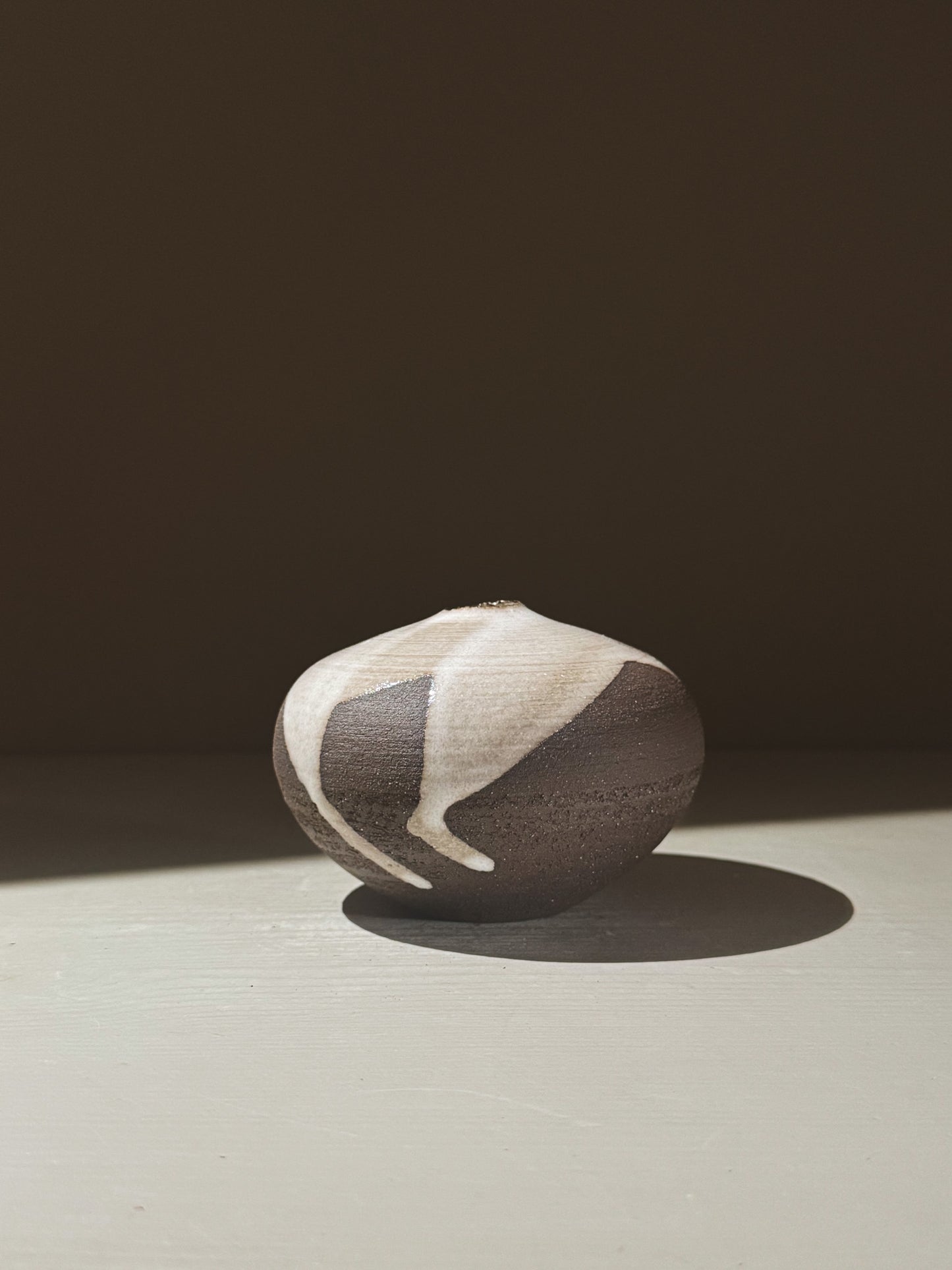 Orb Vase – Yuki Black #06 showcasing unique glaze patterns and soft spherical design.