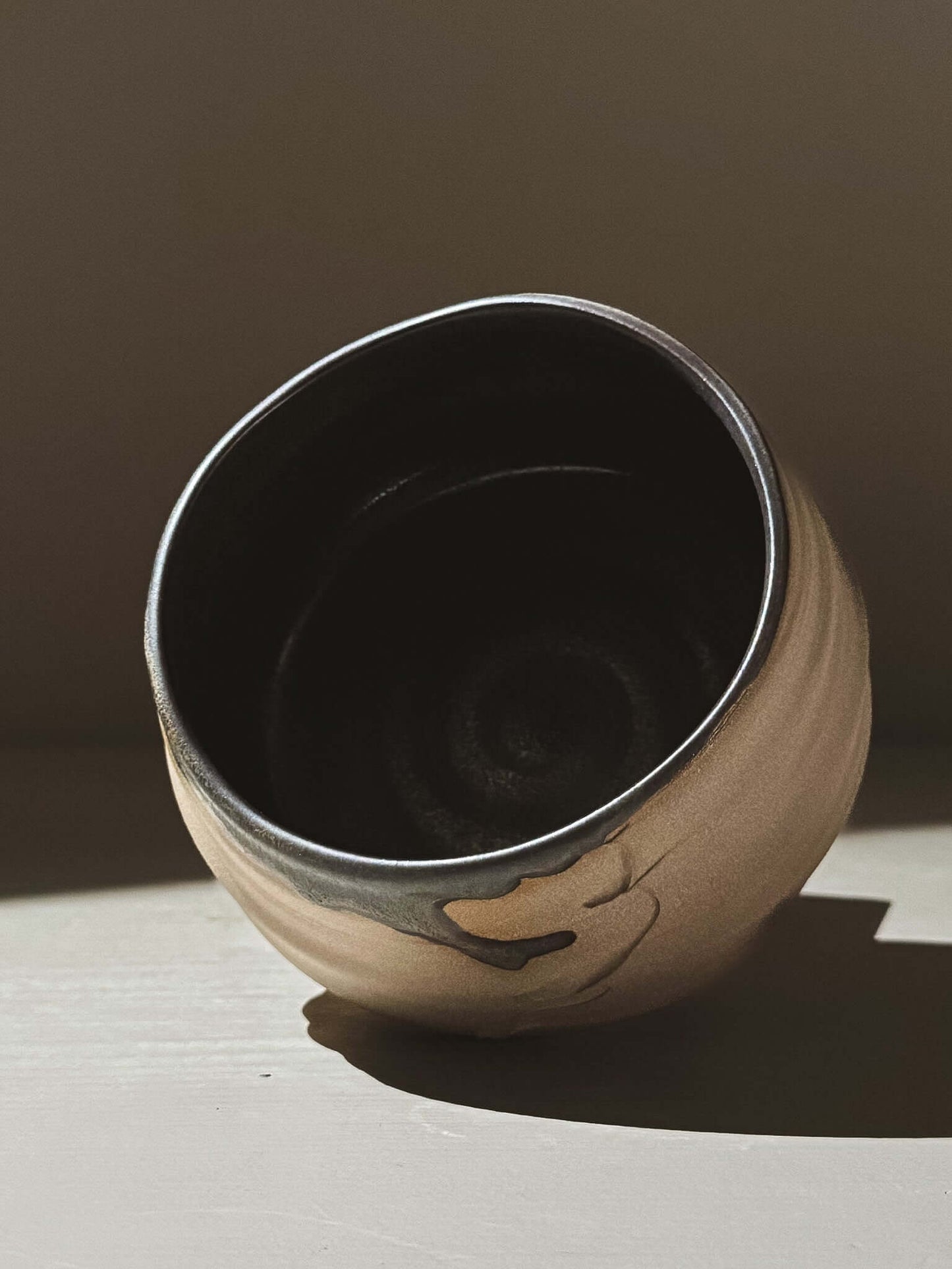 Gestructureerde Matcha Kom - Zwarte Truffle #01