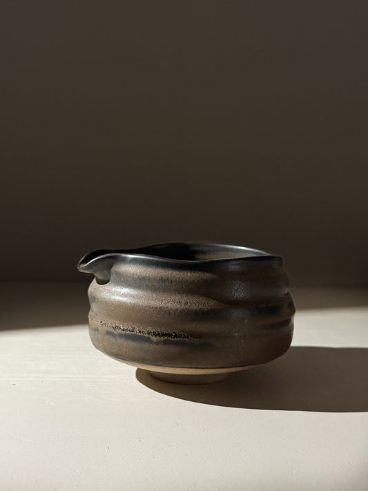 Matcha Bowl with Spout - Black Truffle #01