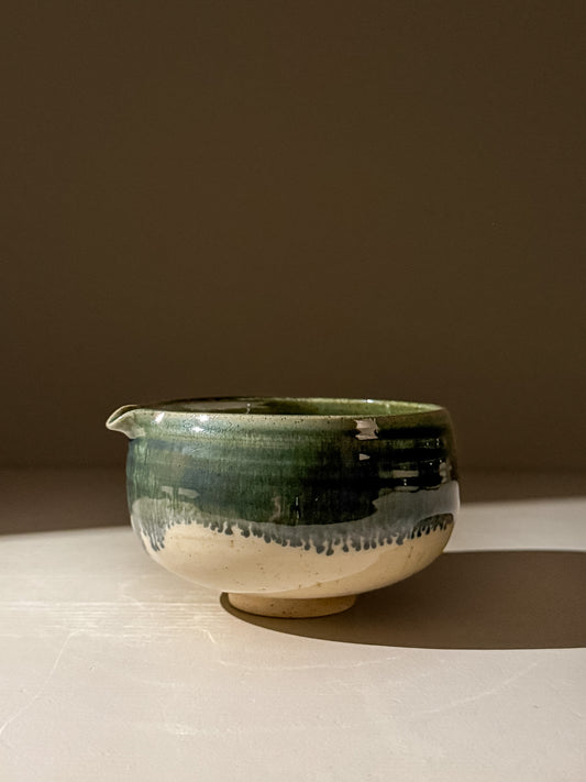 Matcha kom met schenktuit - Groene rand #03