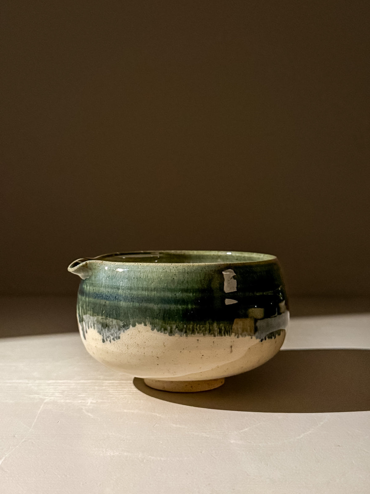 Matcha kom met schenktuit - Groene rand #04