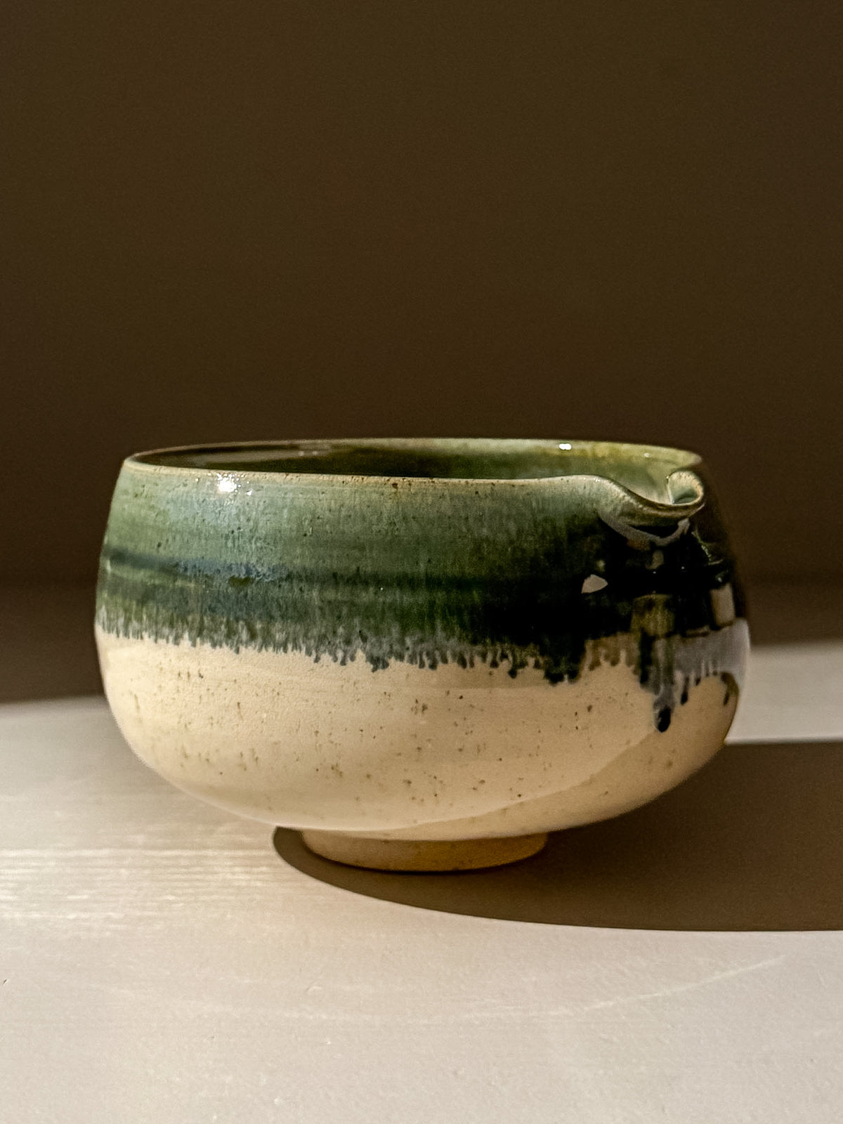 Matcha kom met schenktuit - Groene rand #04