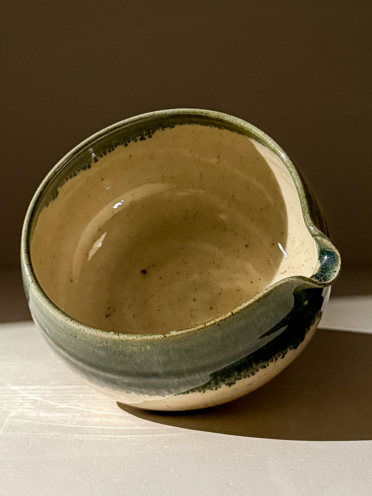 Matcha kom met schenktuit - Groene rand #04