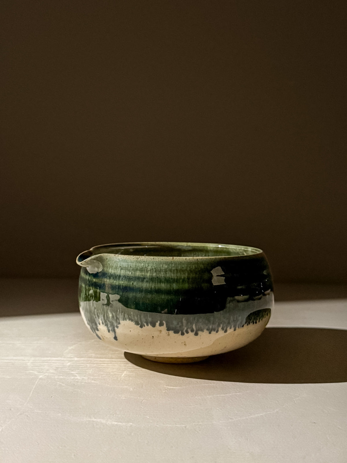 Matcha kom met schenktuit - Groene rand #08