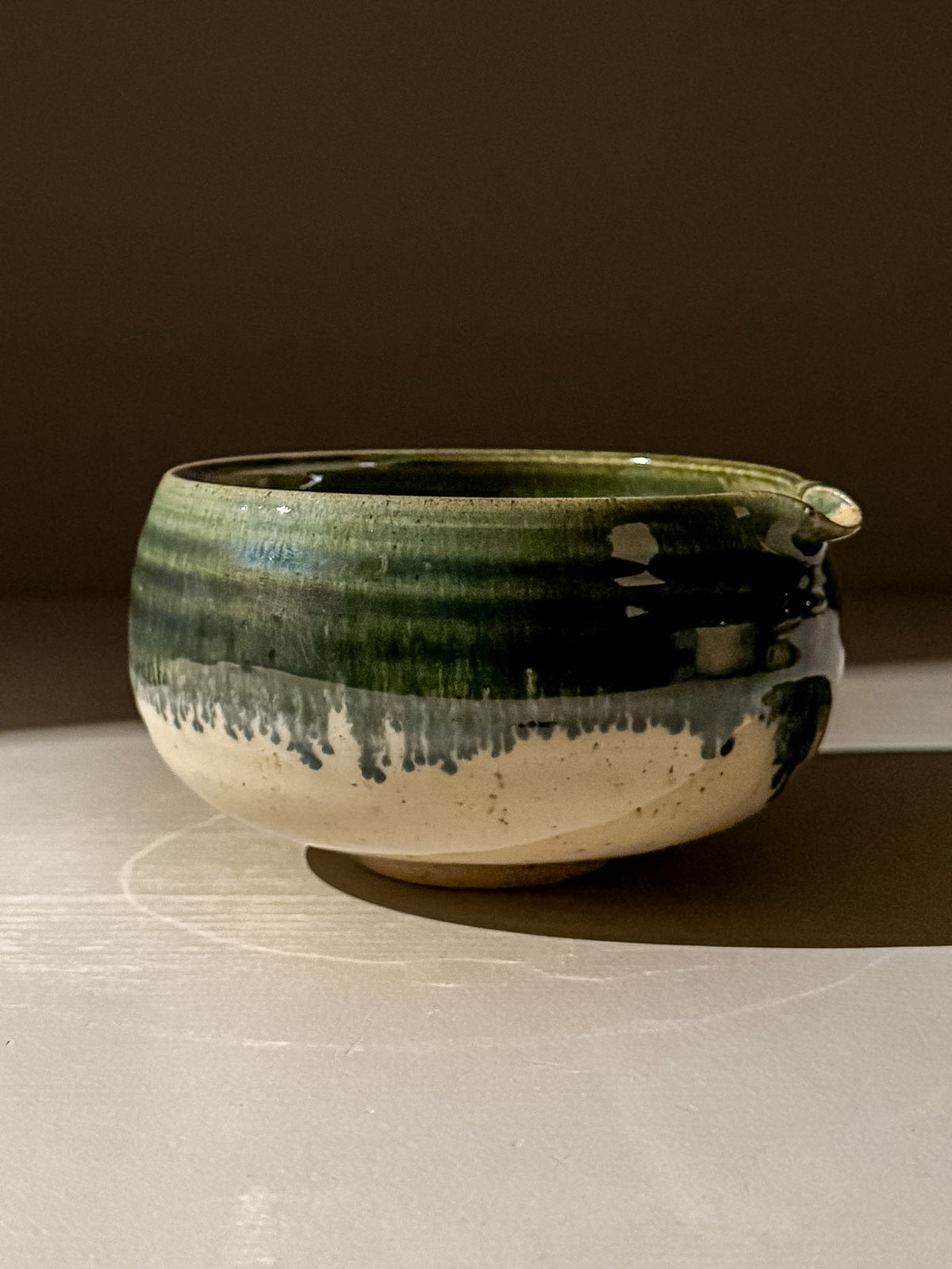 Matcha kom met schenktuit - Groene rand #08